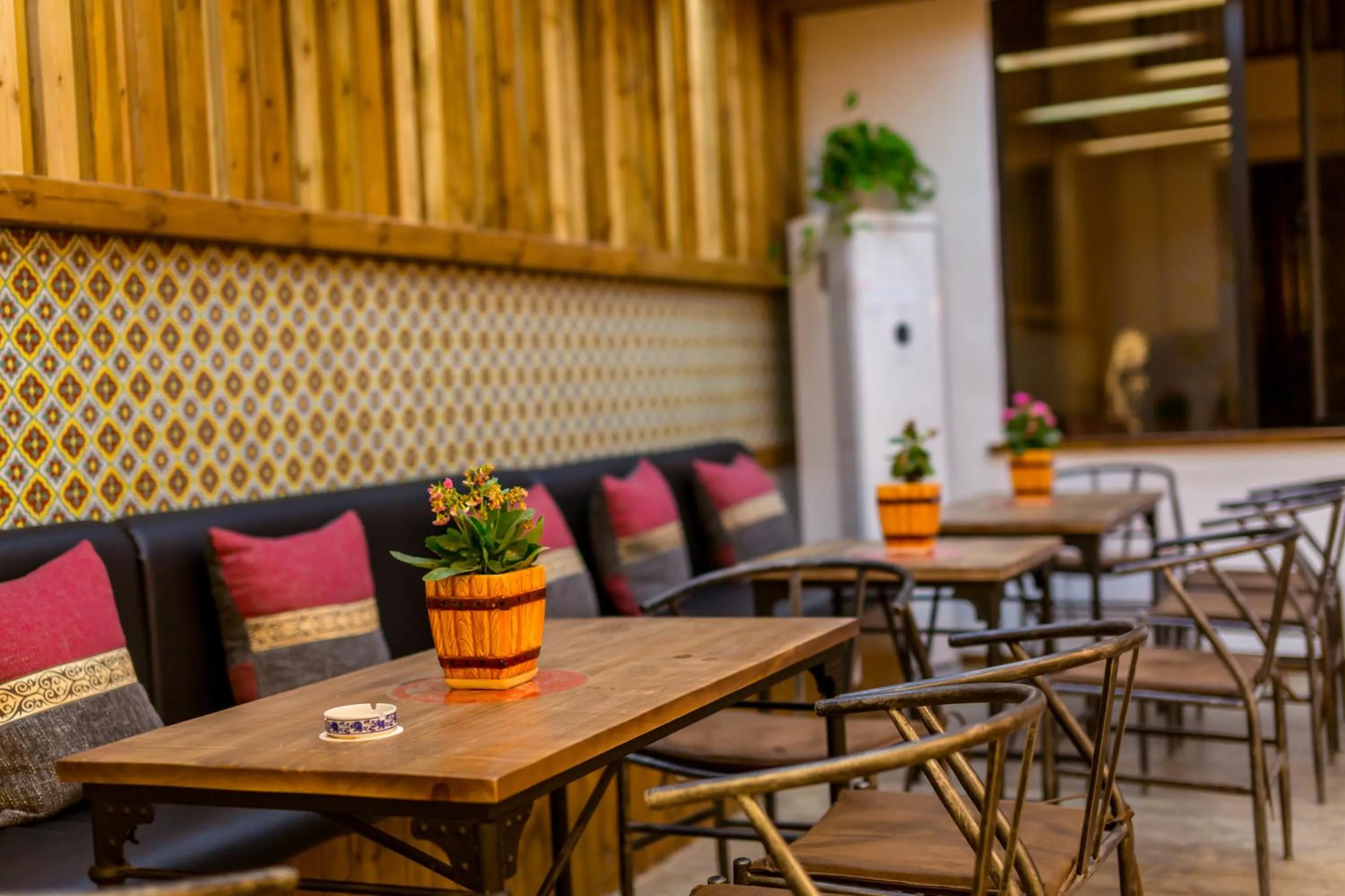 Restaurant/places to eat in Moon Flower Hotel