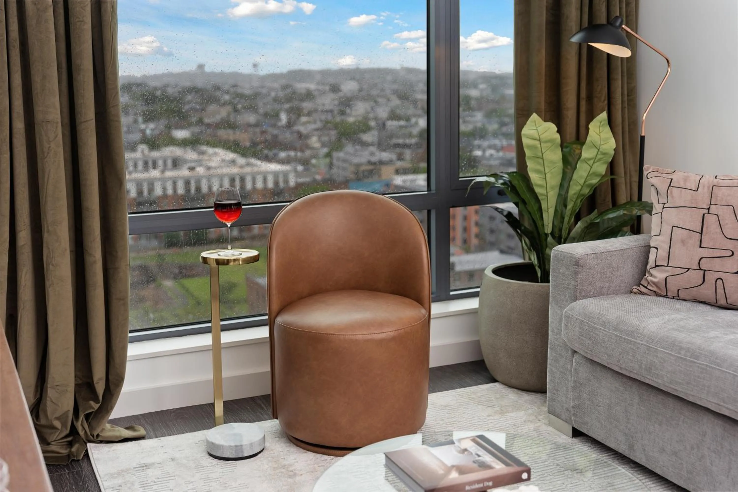 Living room in Luxury Apartments by Hyatus Downtown Boston