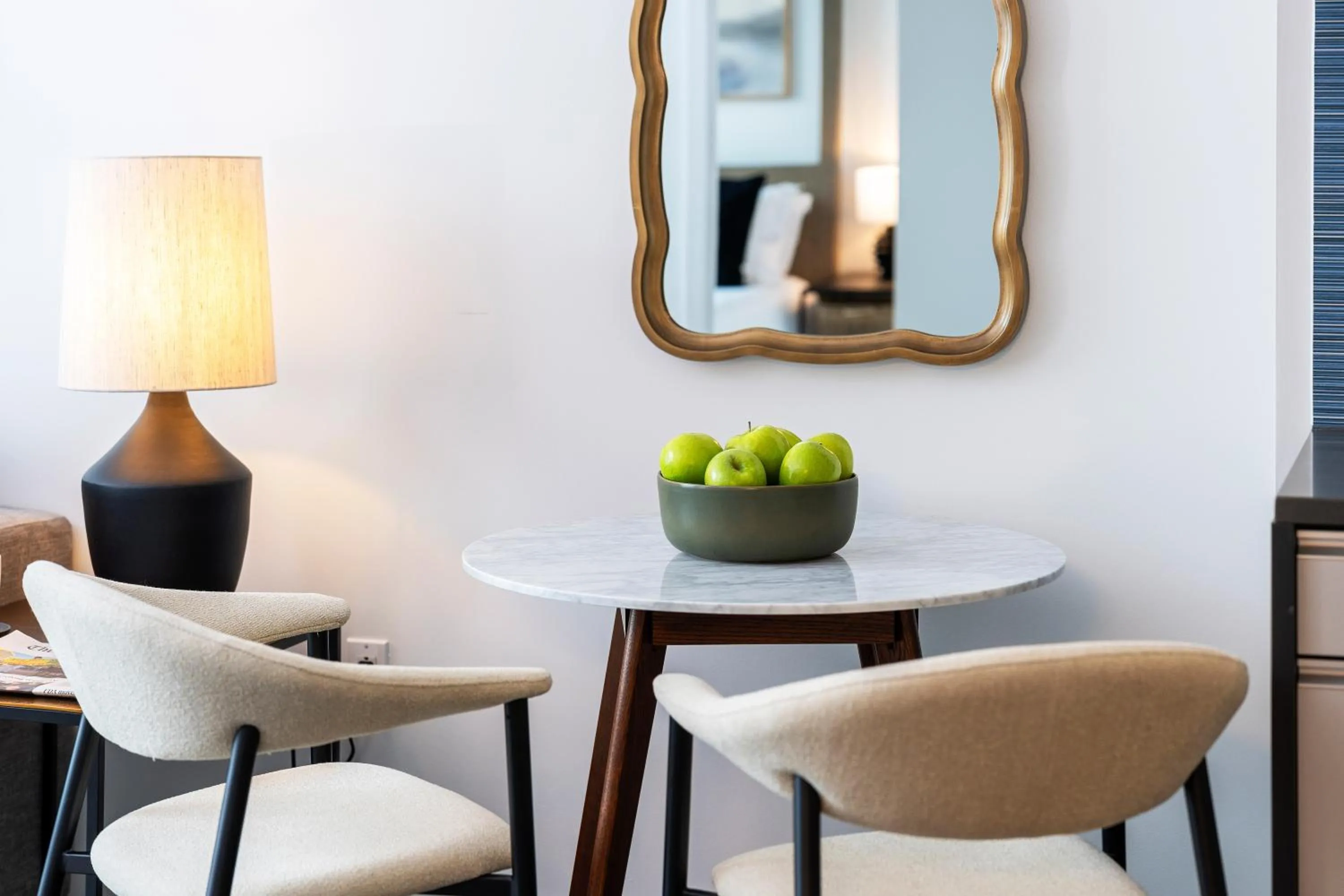 Dining area in Luxury Apartments by Hyatus Downtown Boston