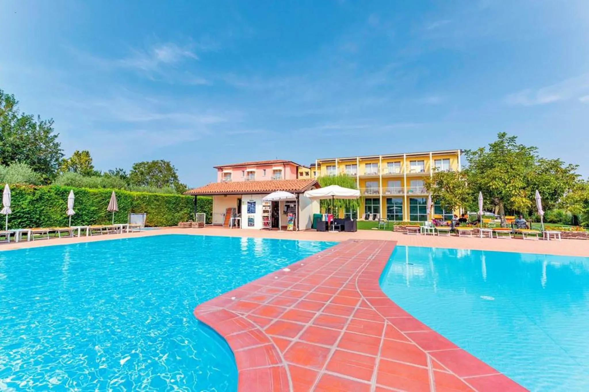 Swimming pool in Hotel Bella Lazise