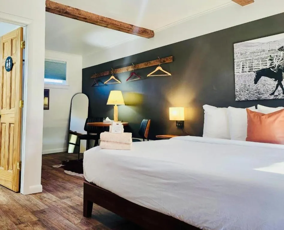 Bed in Elk Antler Inn