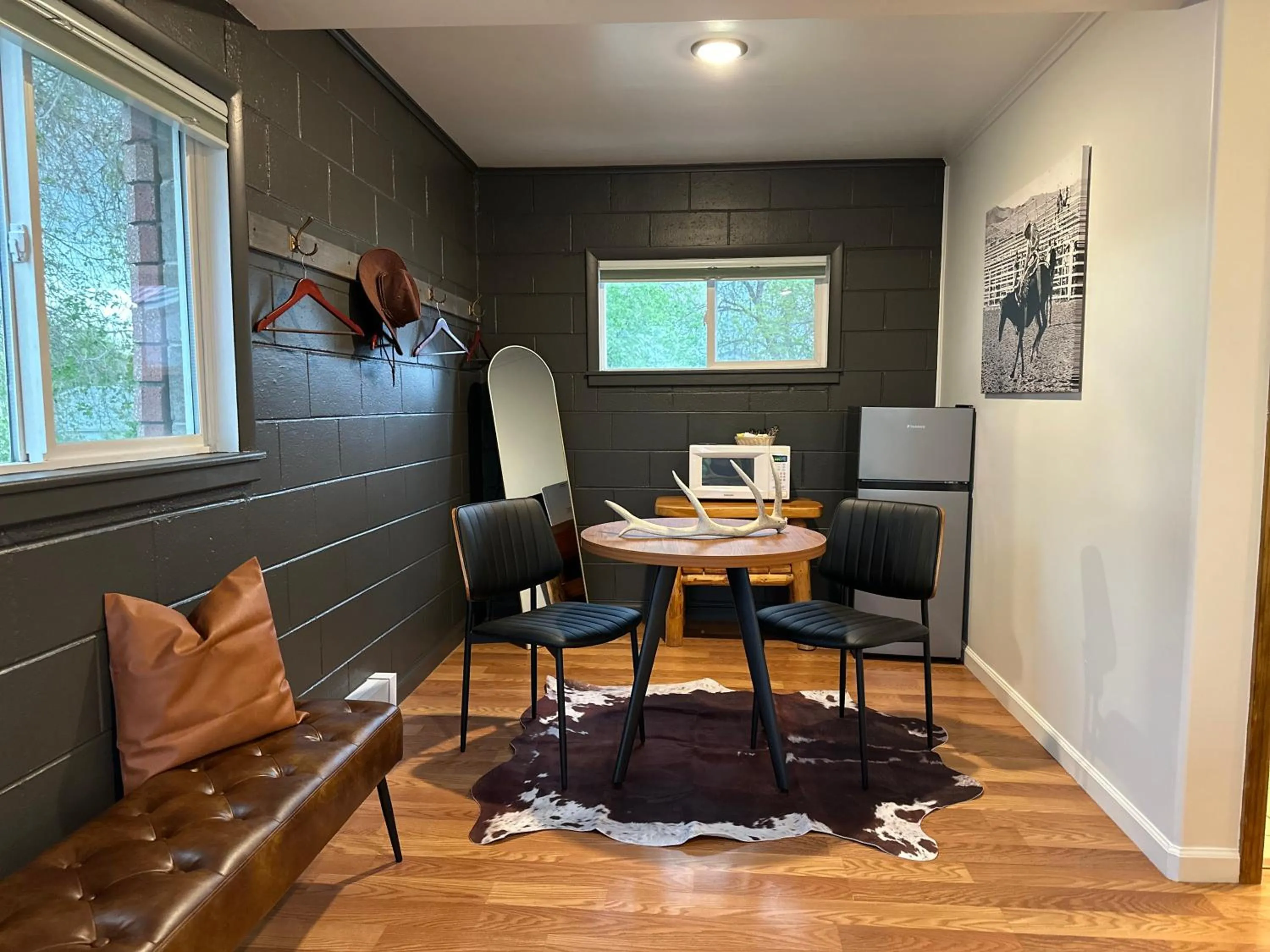 Elk Antler Inn