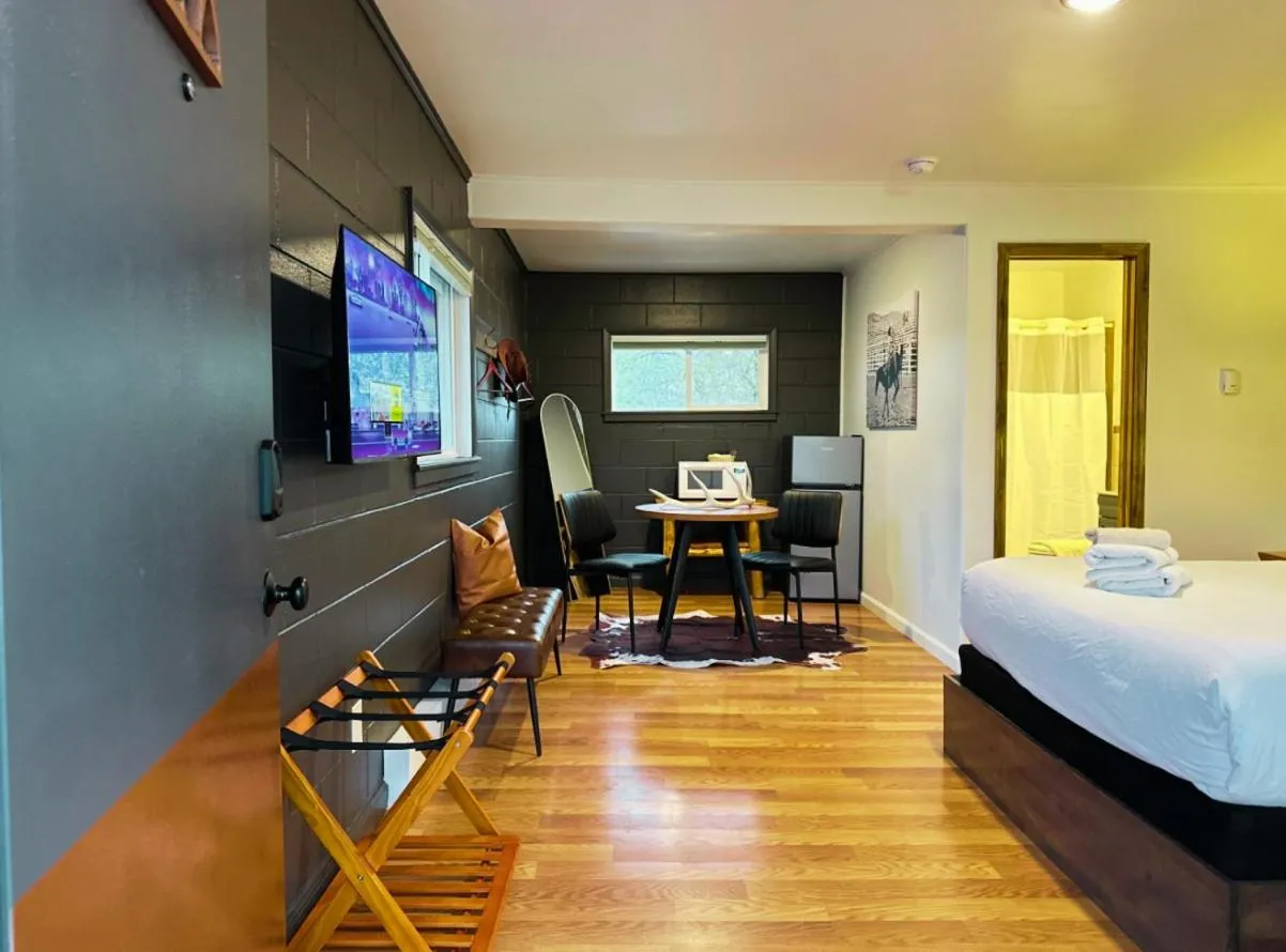 Bed in Elk Antler Inn