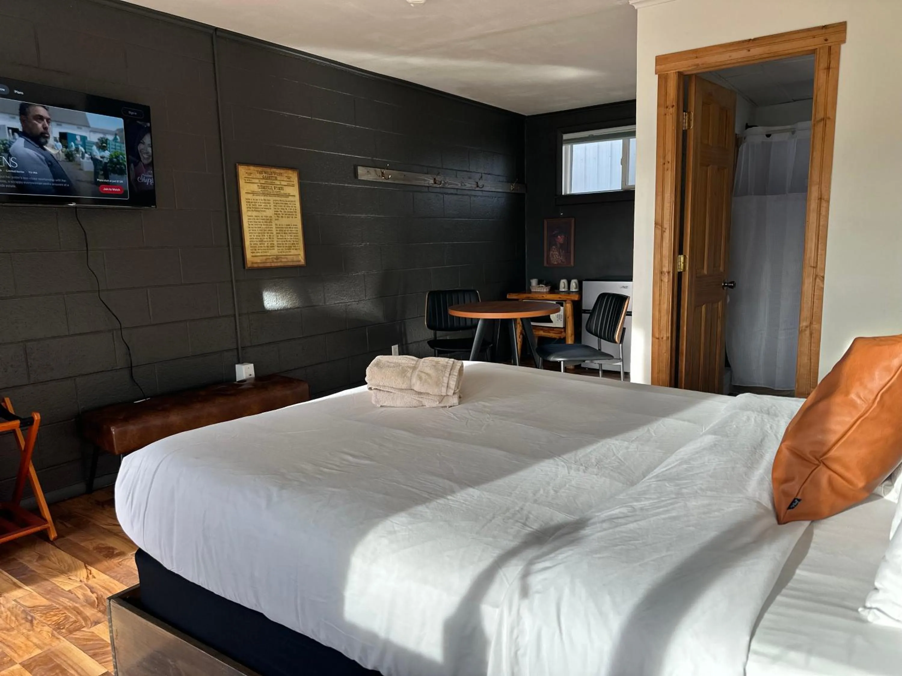 Bed in Elk Antler Inn