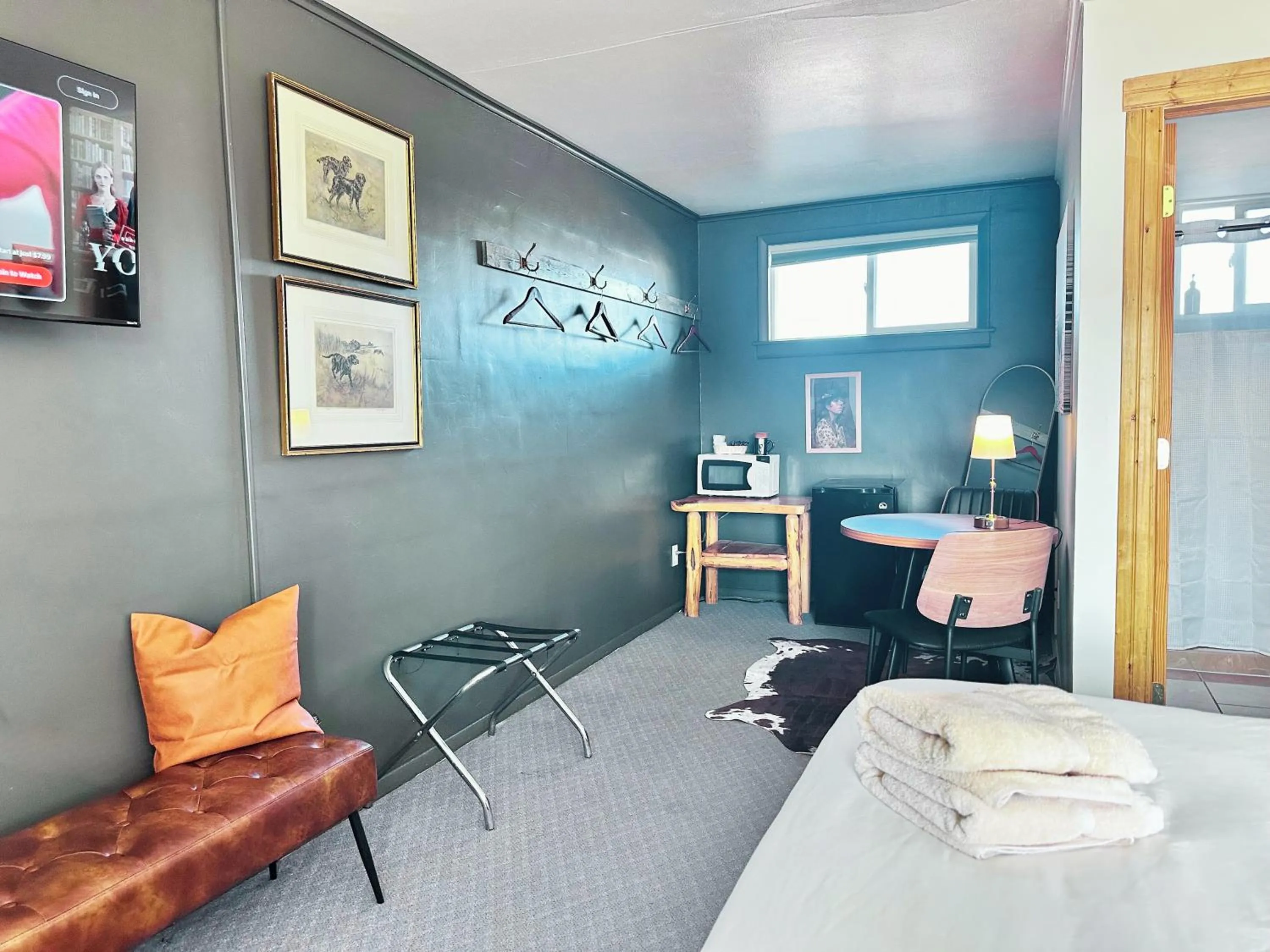 Elk Antler Inn