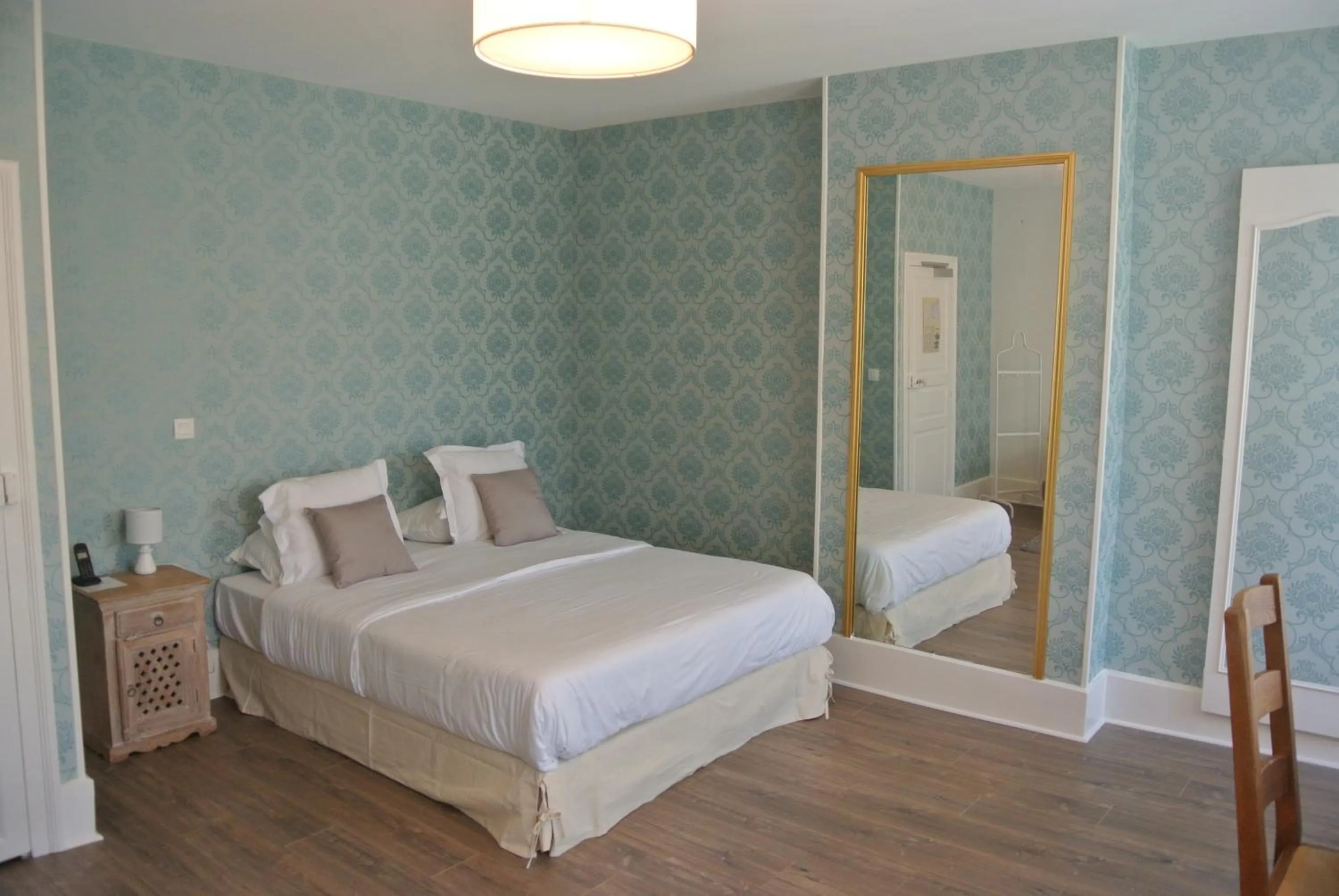 Bed in Hotel Le Central