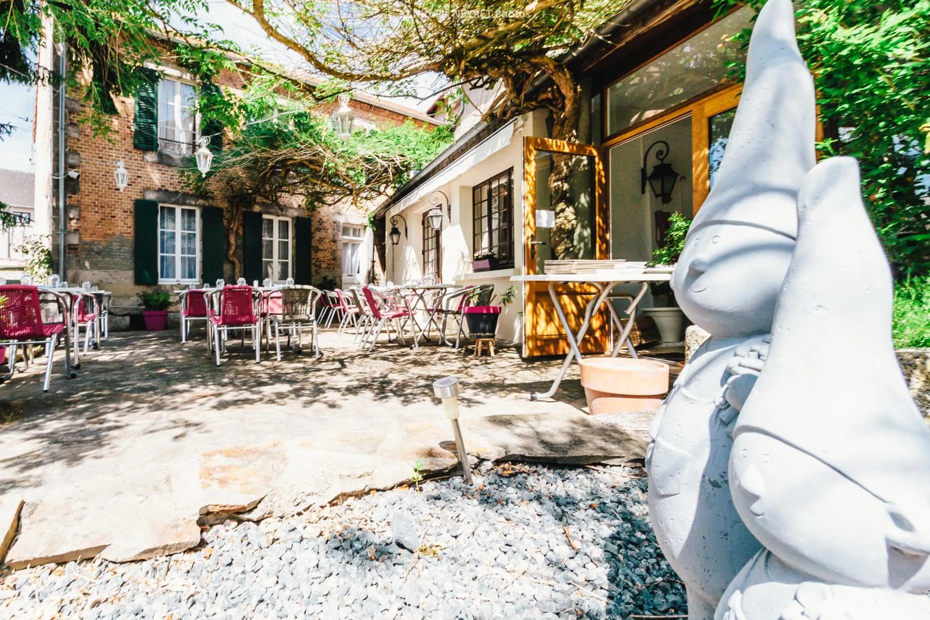 Property building in Hotel Le Central