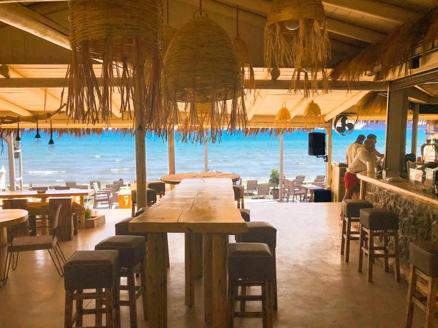 Restaurant/places to eat in Cubaneros Holiday Inn