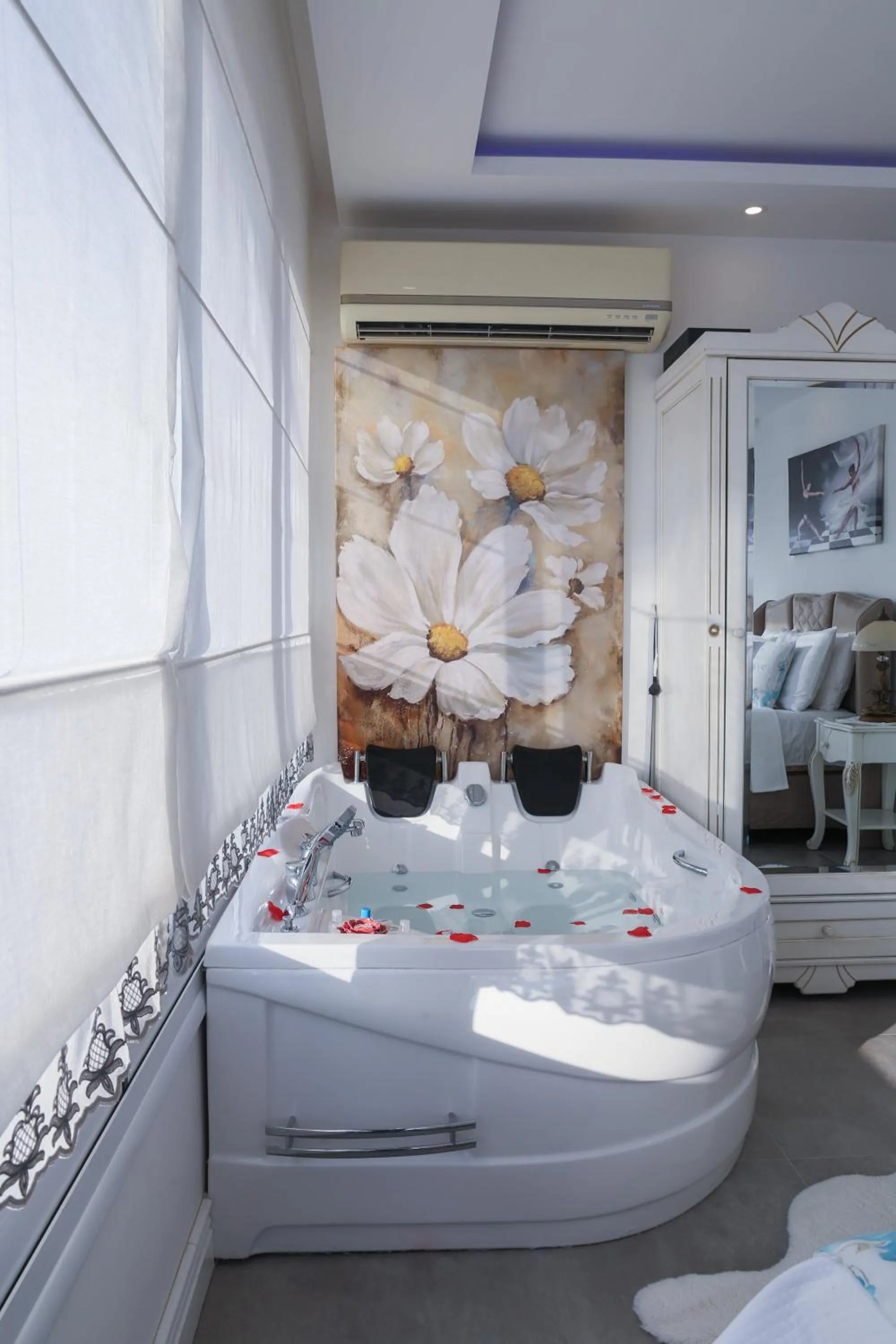 Hot Tub, Bed in Dantela Butik Hotel