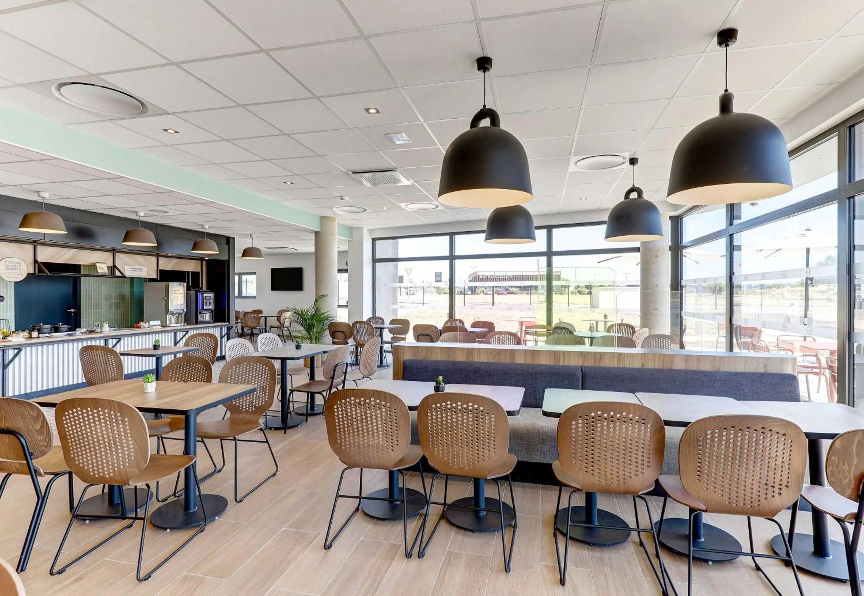 Restaurant/places to eat in B&B HOTEL Moulins Avermes