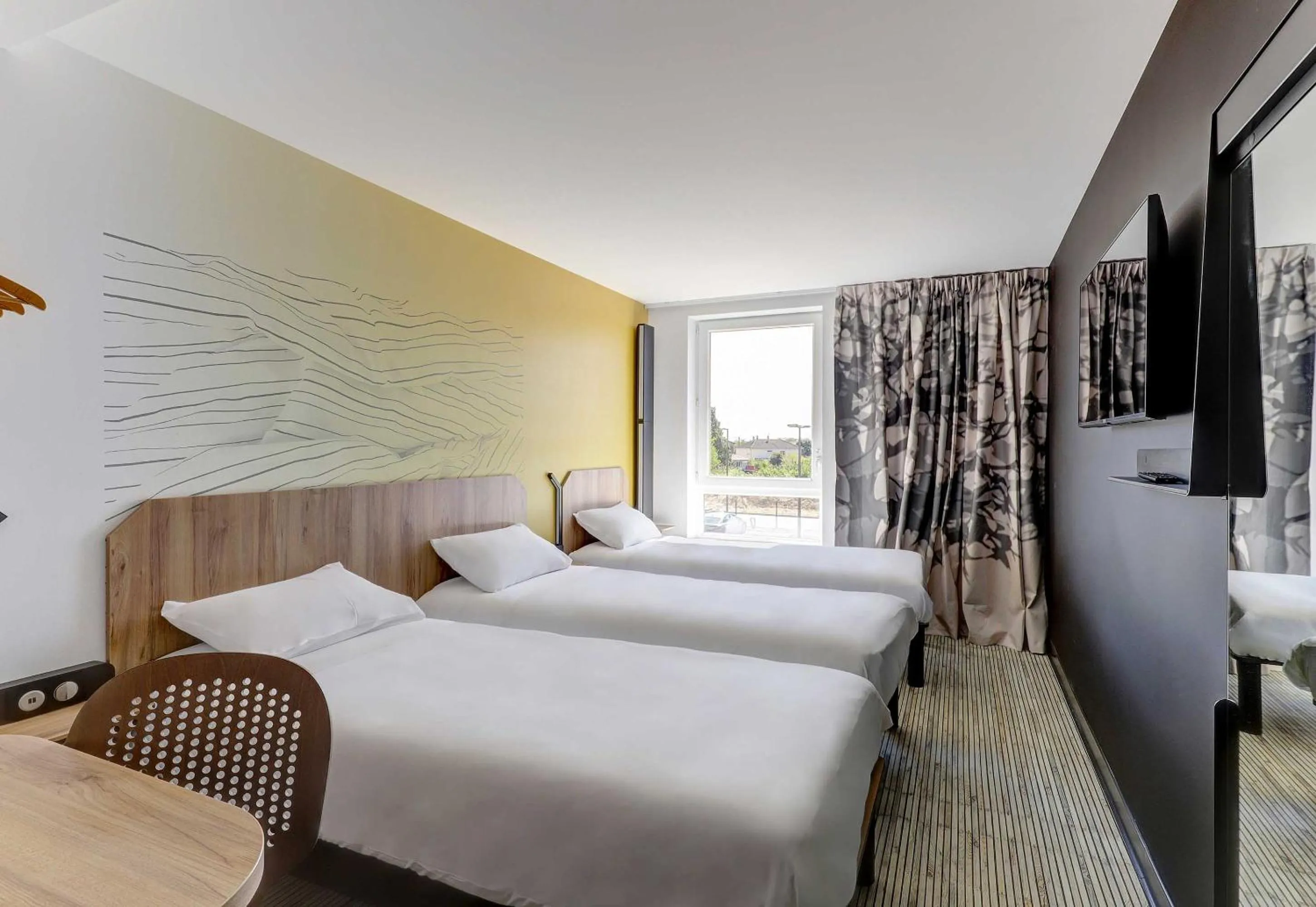 Bedroom, Bed in B&B HOTEL Moulins Avermes