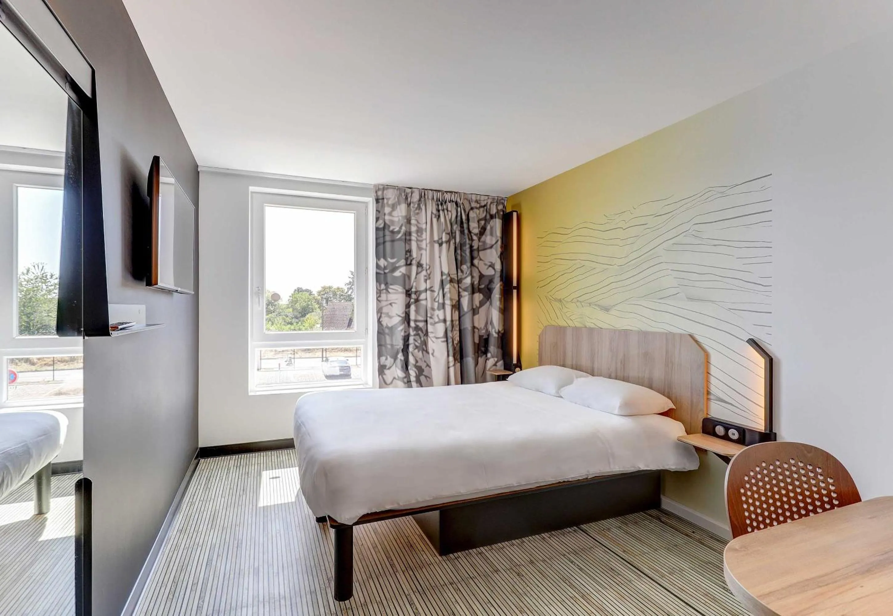 Bedroom, Bed in B&B HOTEL Moulins Avermes