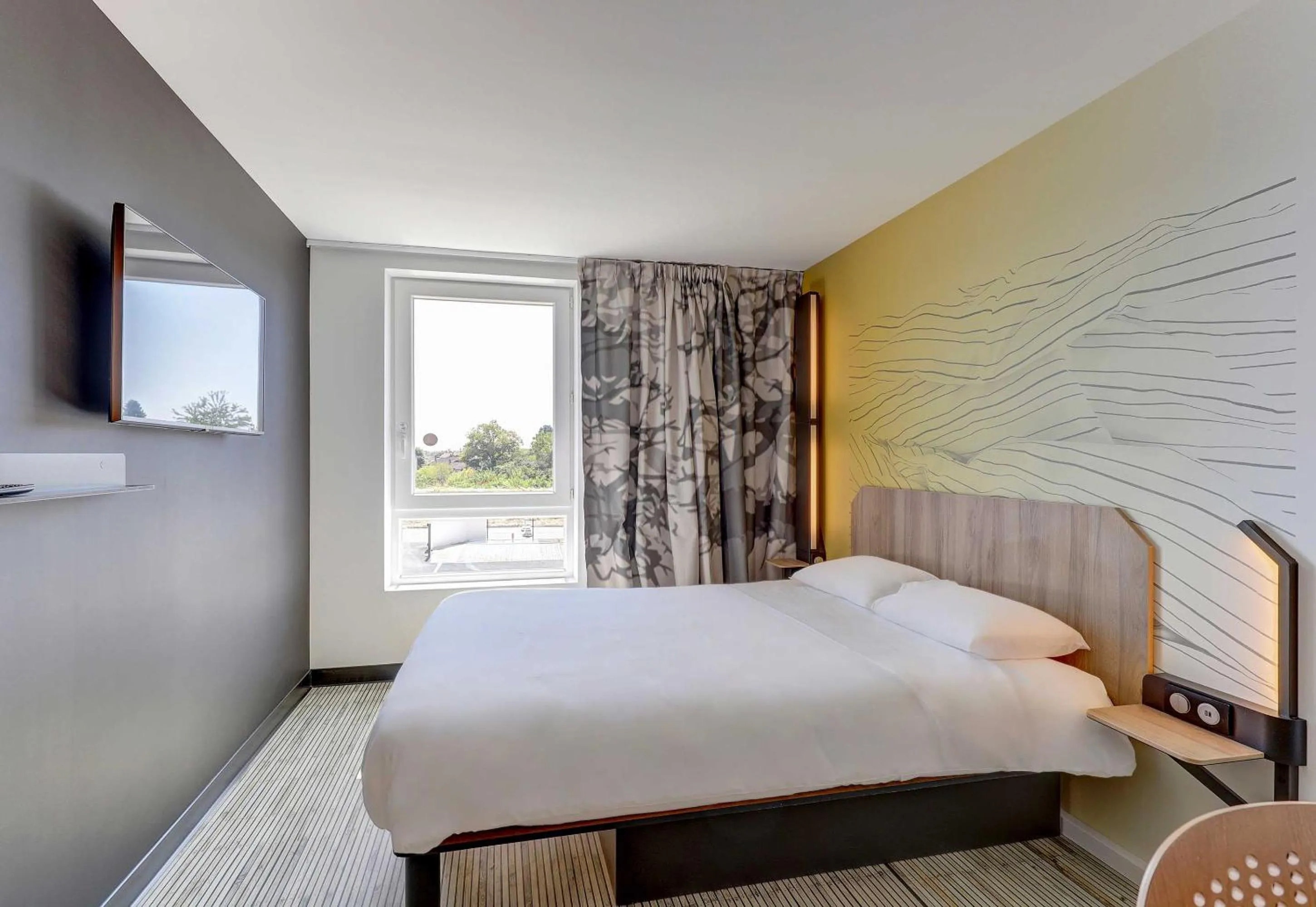 Bedroom, Bed in B&B HOTEL Moulins Avermes