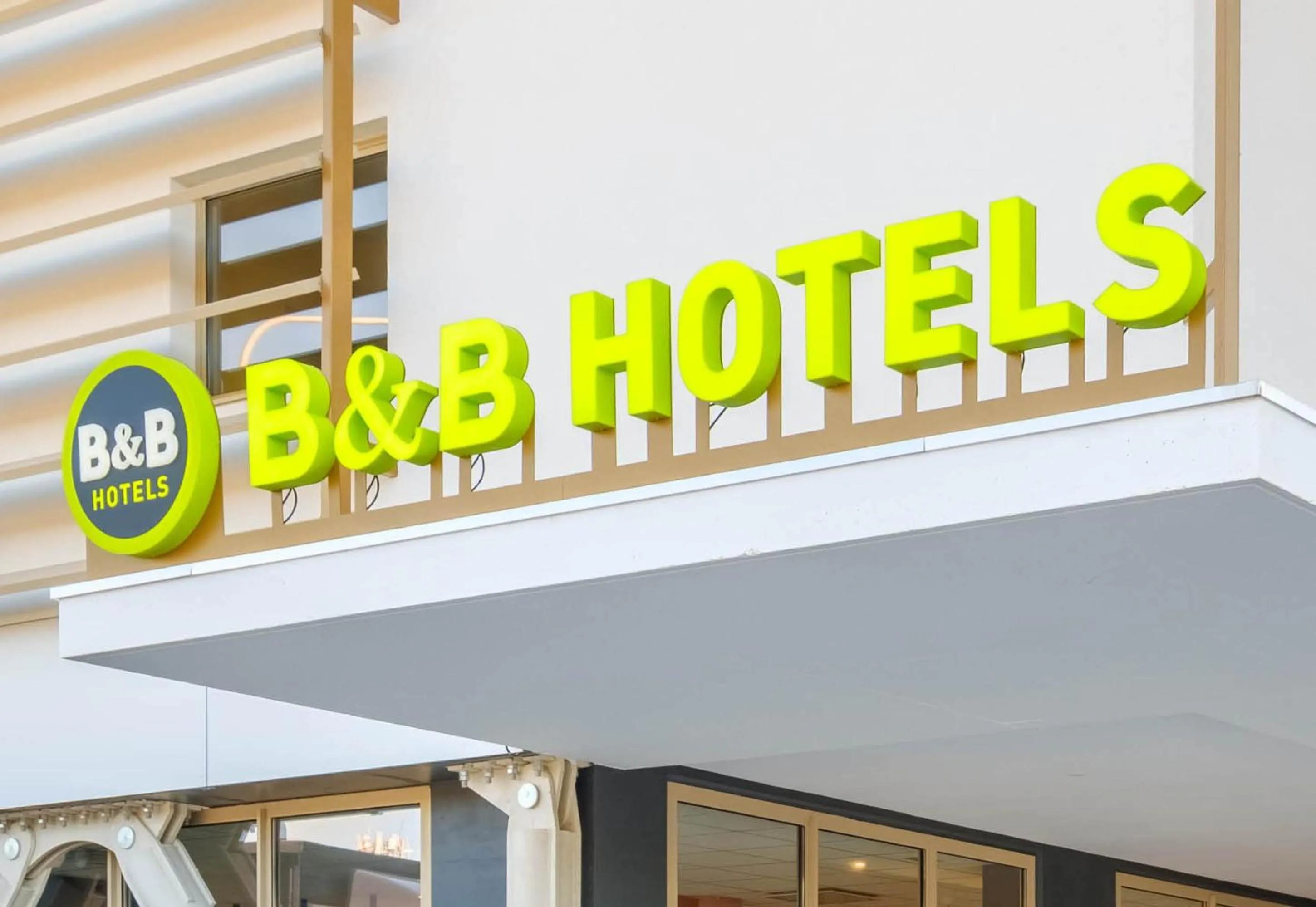 Property logo or sign in B&B HOTEL Moulins Avermes