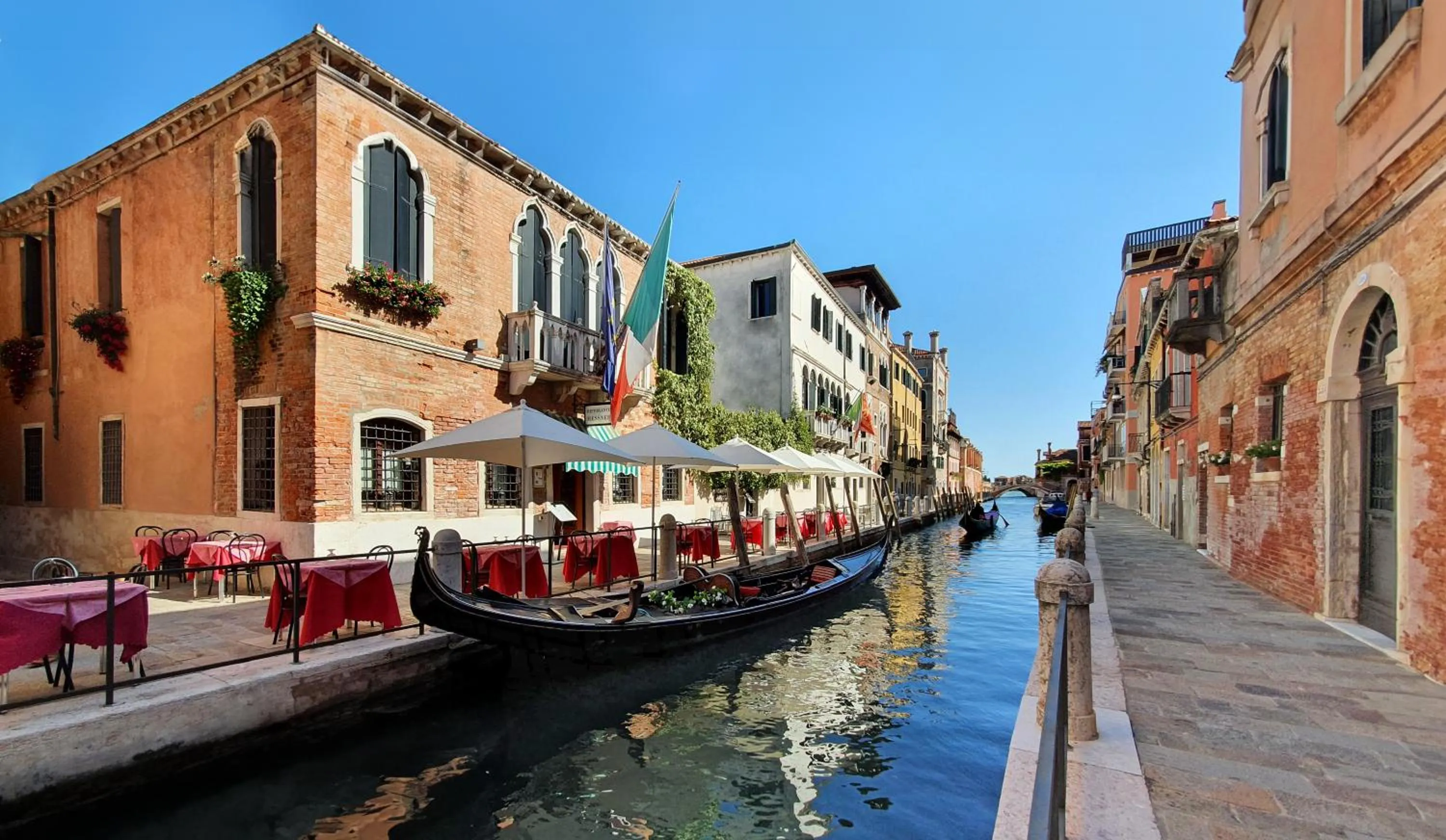 Facade/entrance in Ca' Messner 5 Leoni