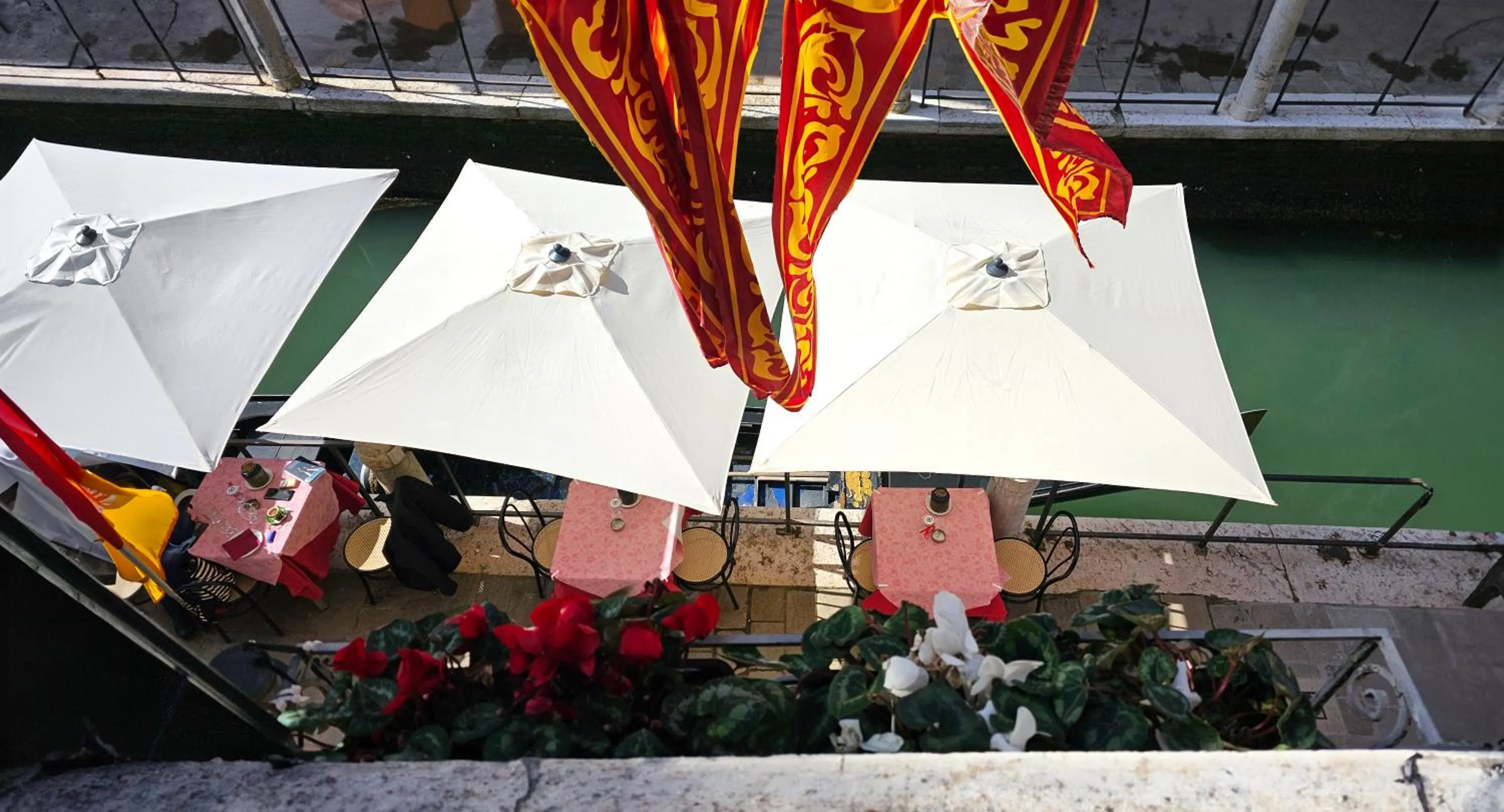 Restaurant/places to eat in Messner Palace