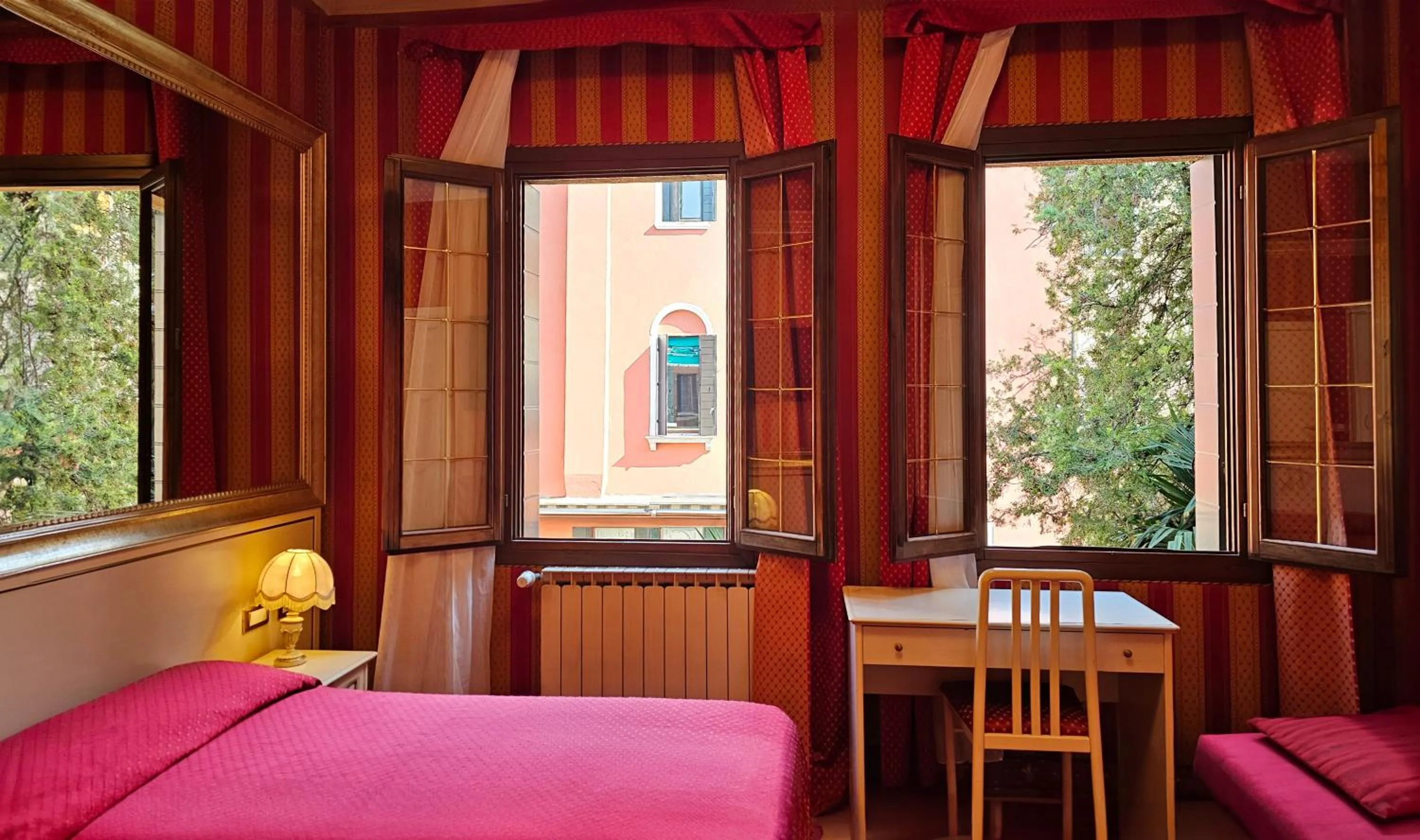 View (from property/room), Bed in Messner Palace