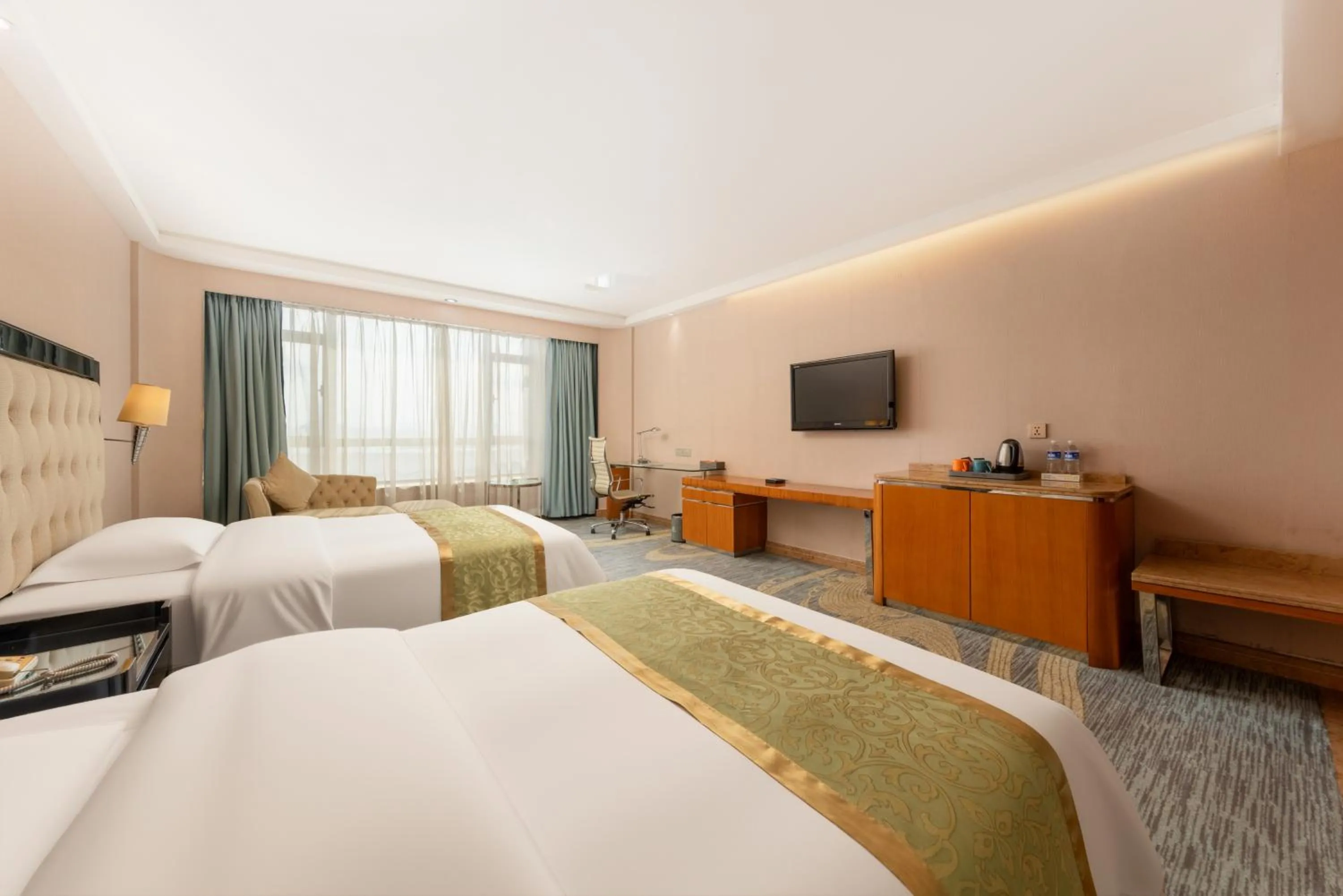 Bed in Elong Me Hotel