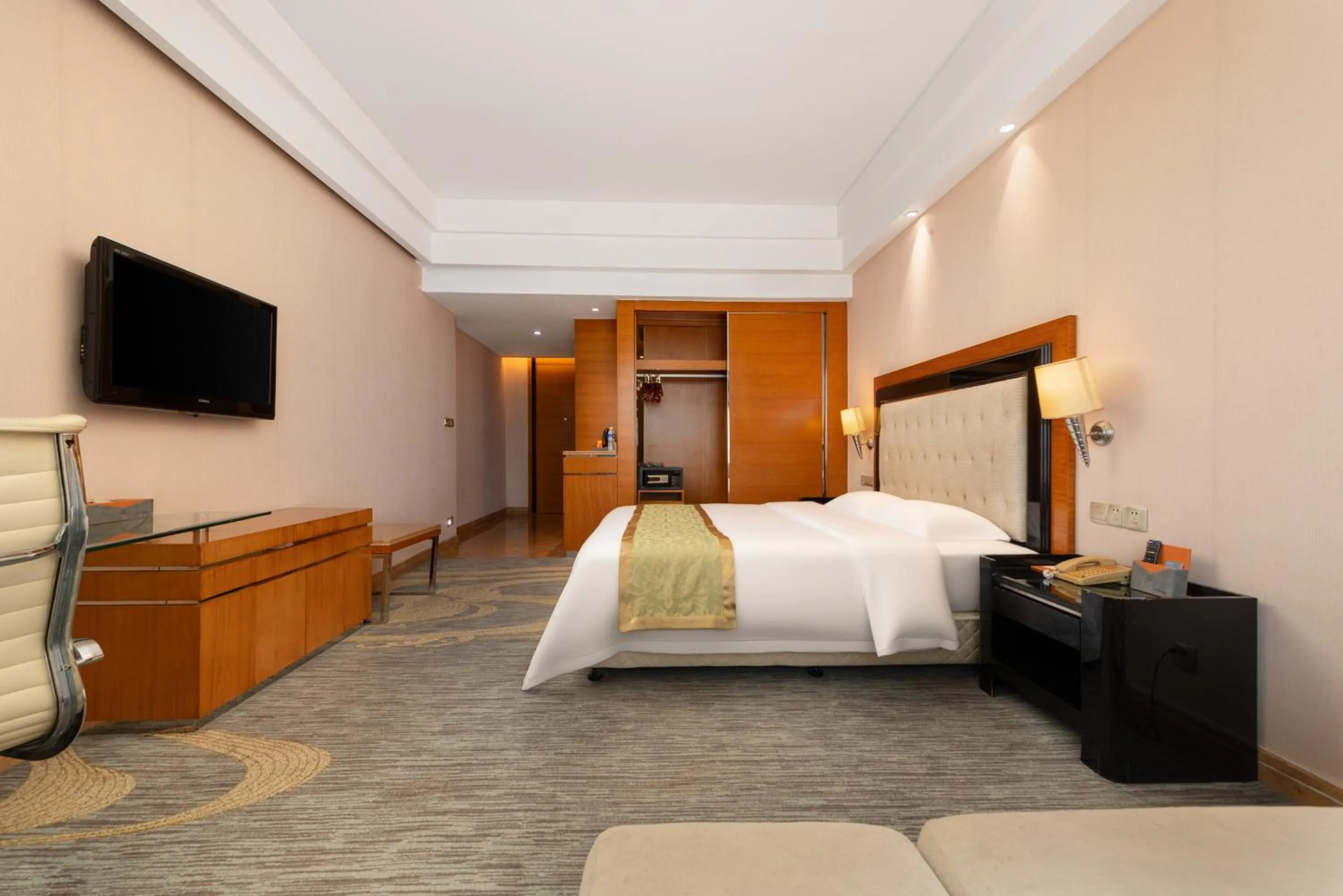 Bed in Elong Me Hotel