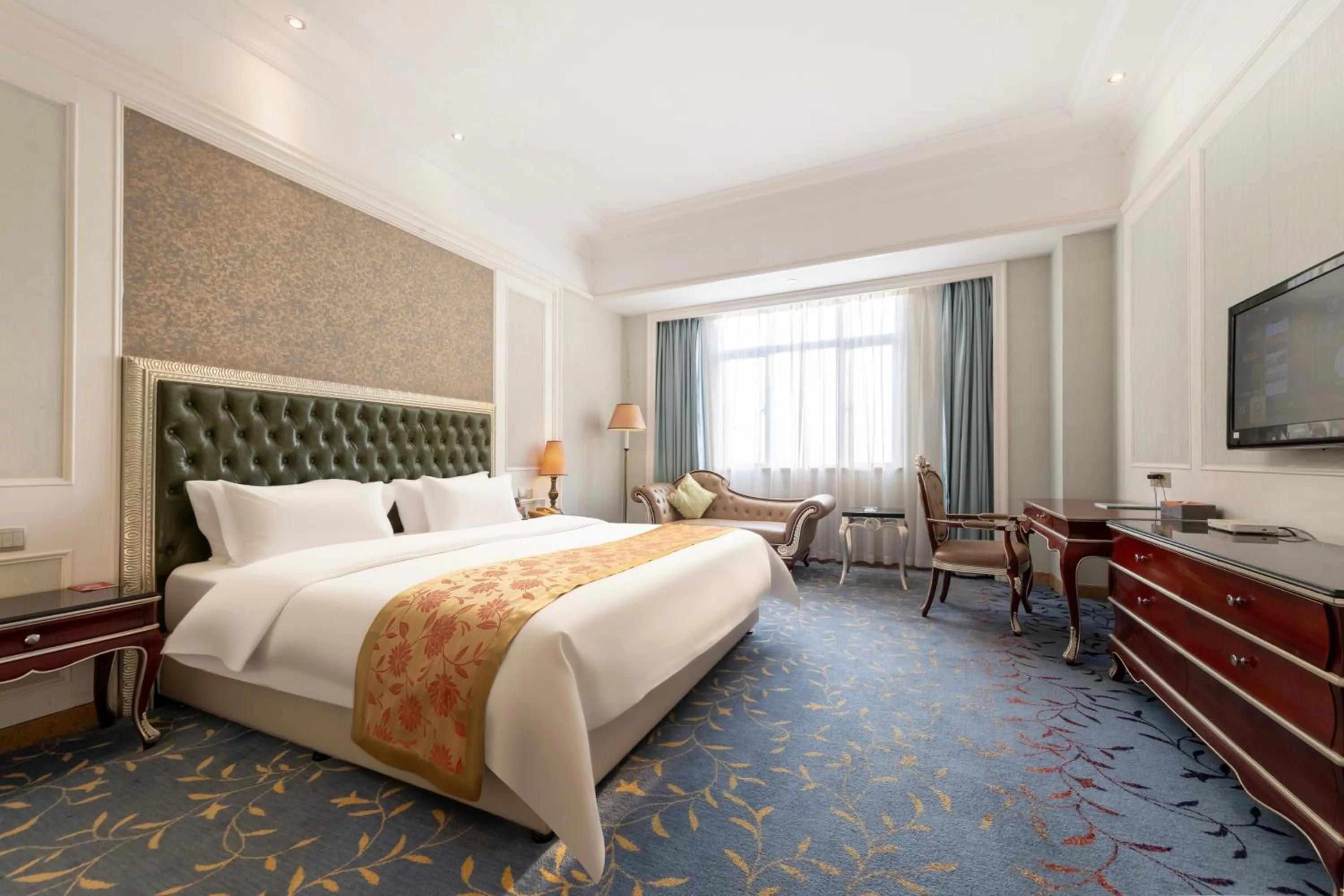 Bed in Elong Me Hotel