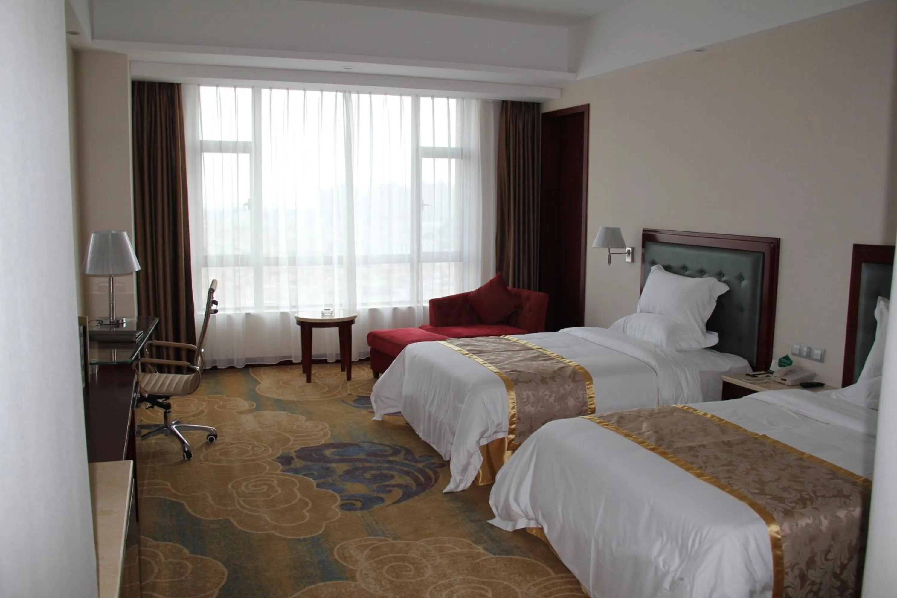 Photo of the whole room, Bed in Elong Me Hotel