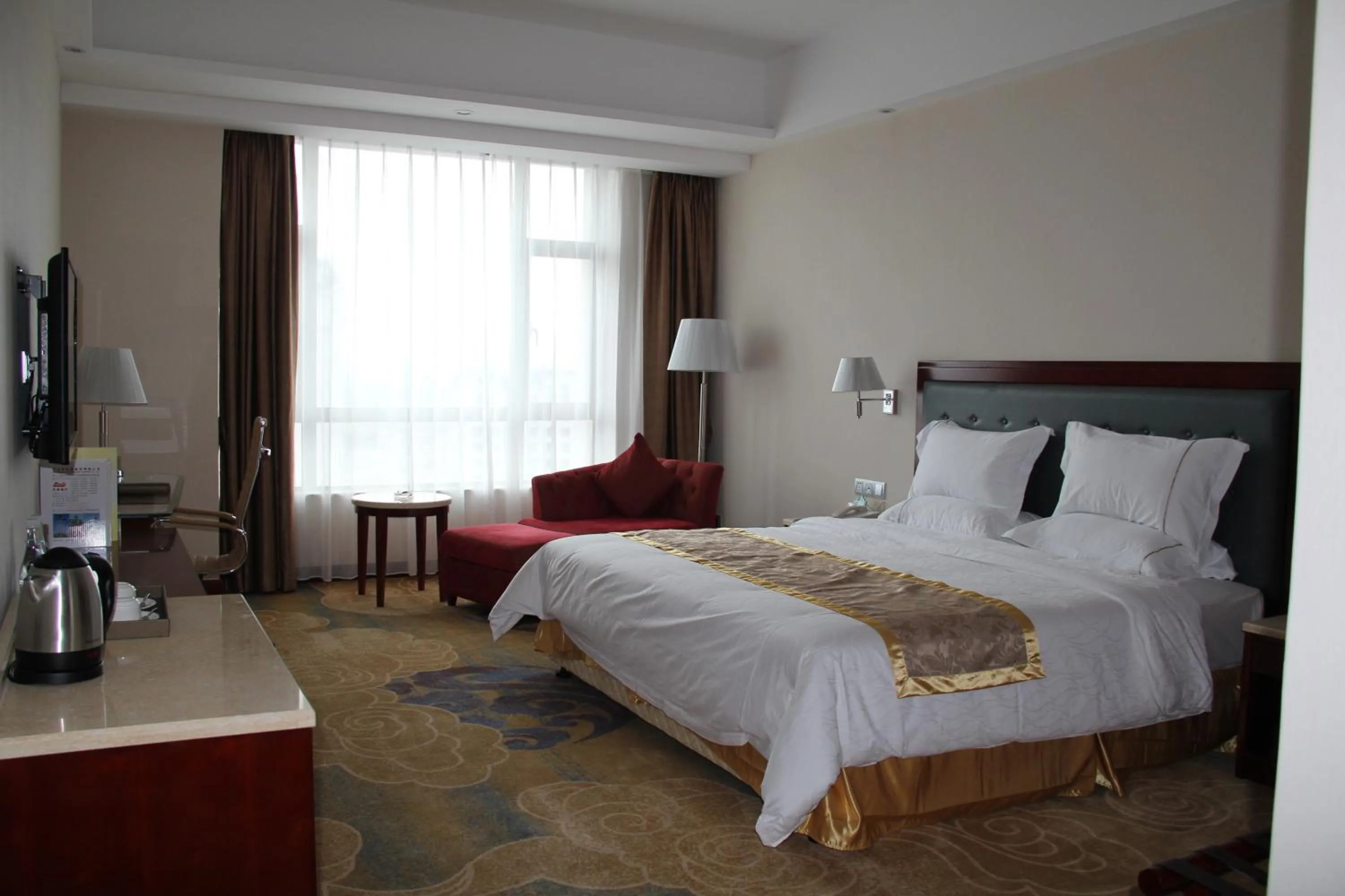 Photo of the whole room, Bed in Elong Me Hotel