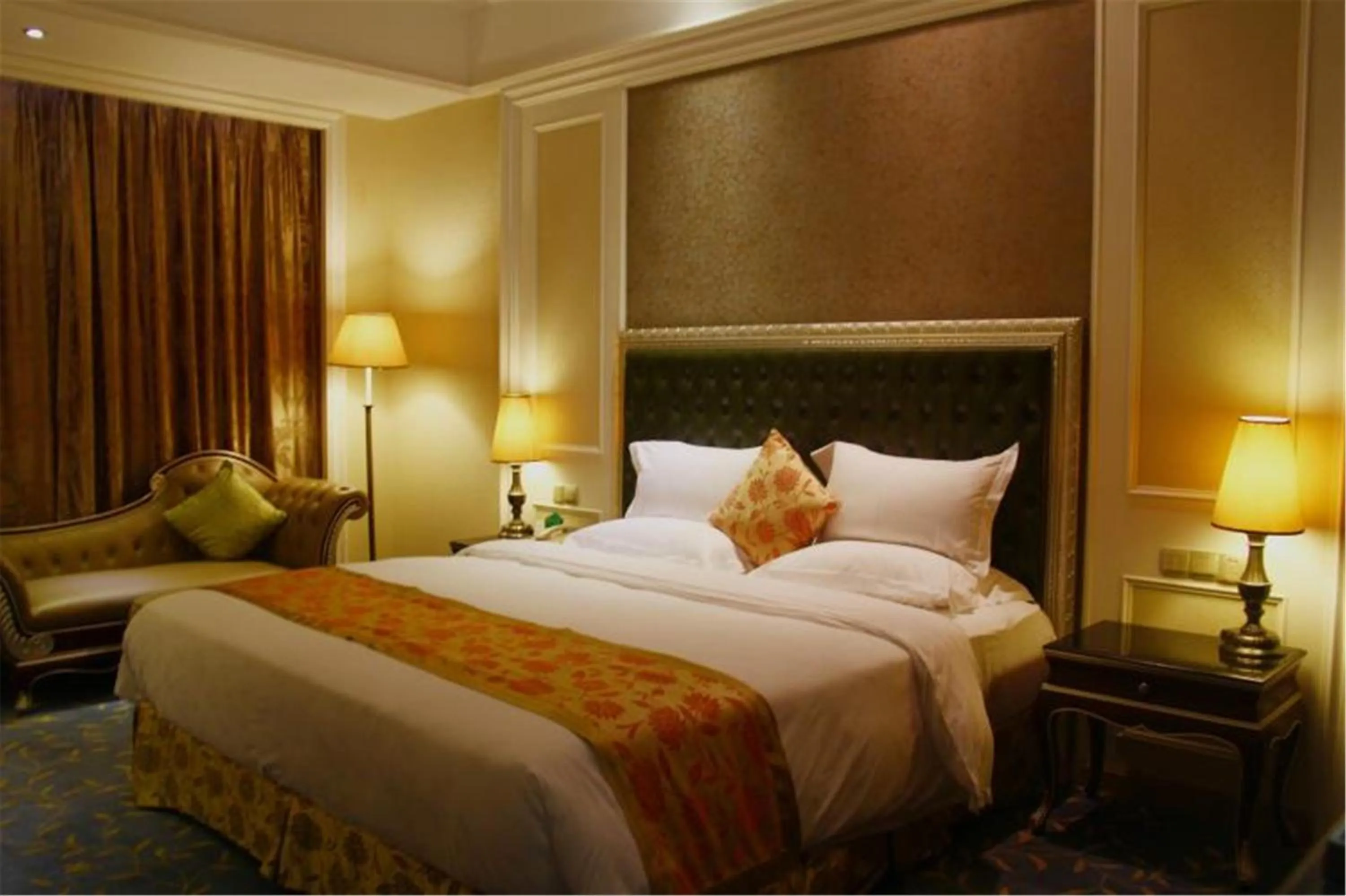 Bed in Elong Me Hotel