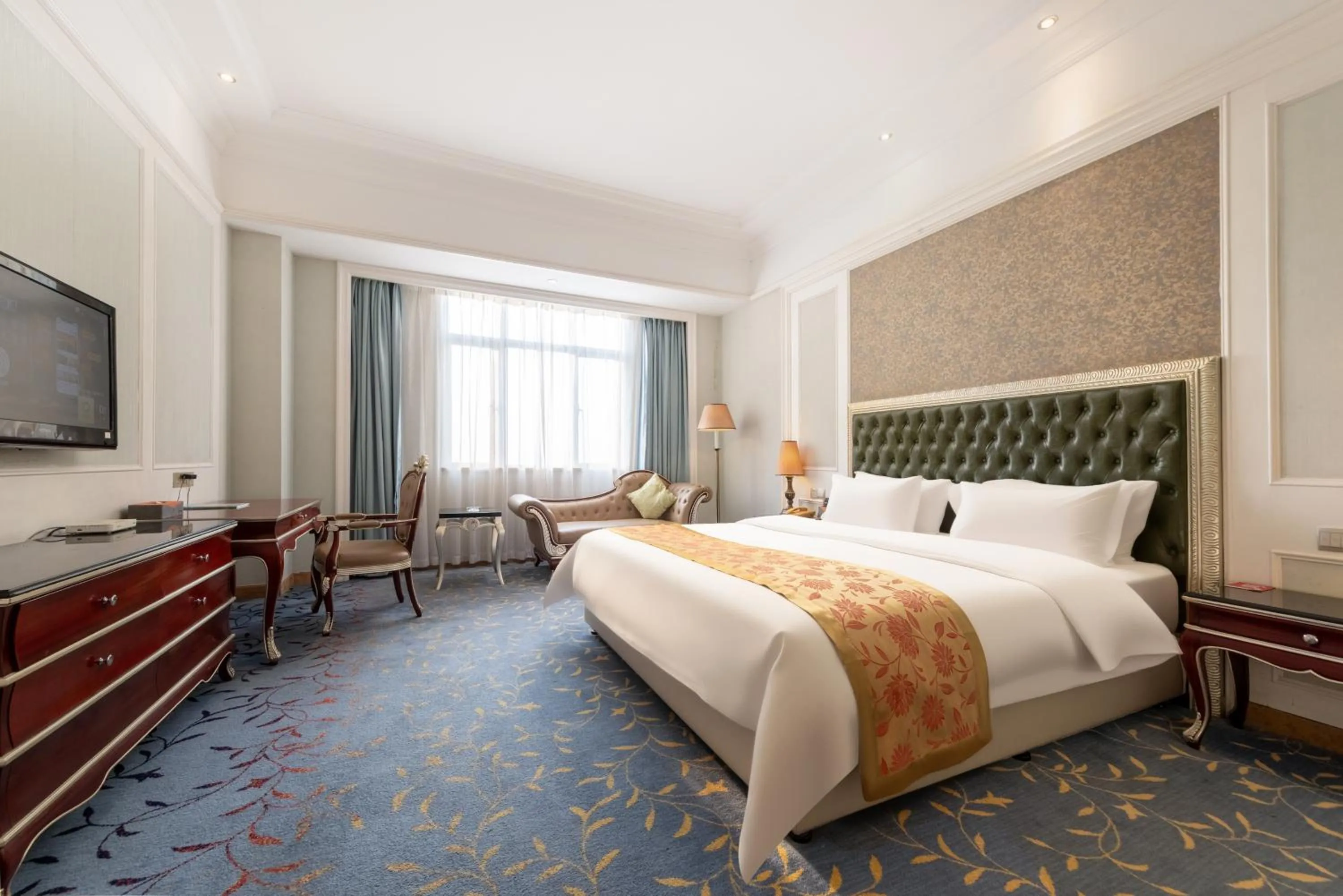 Bed in Elong Me Hotel