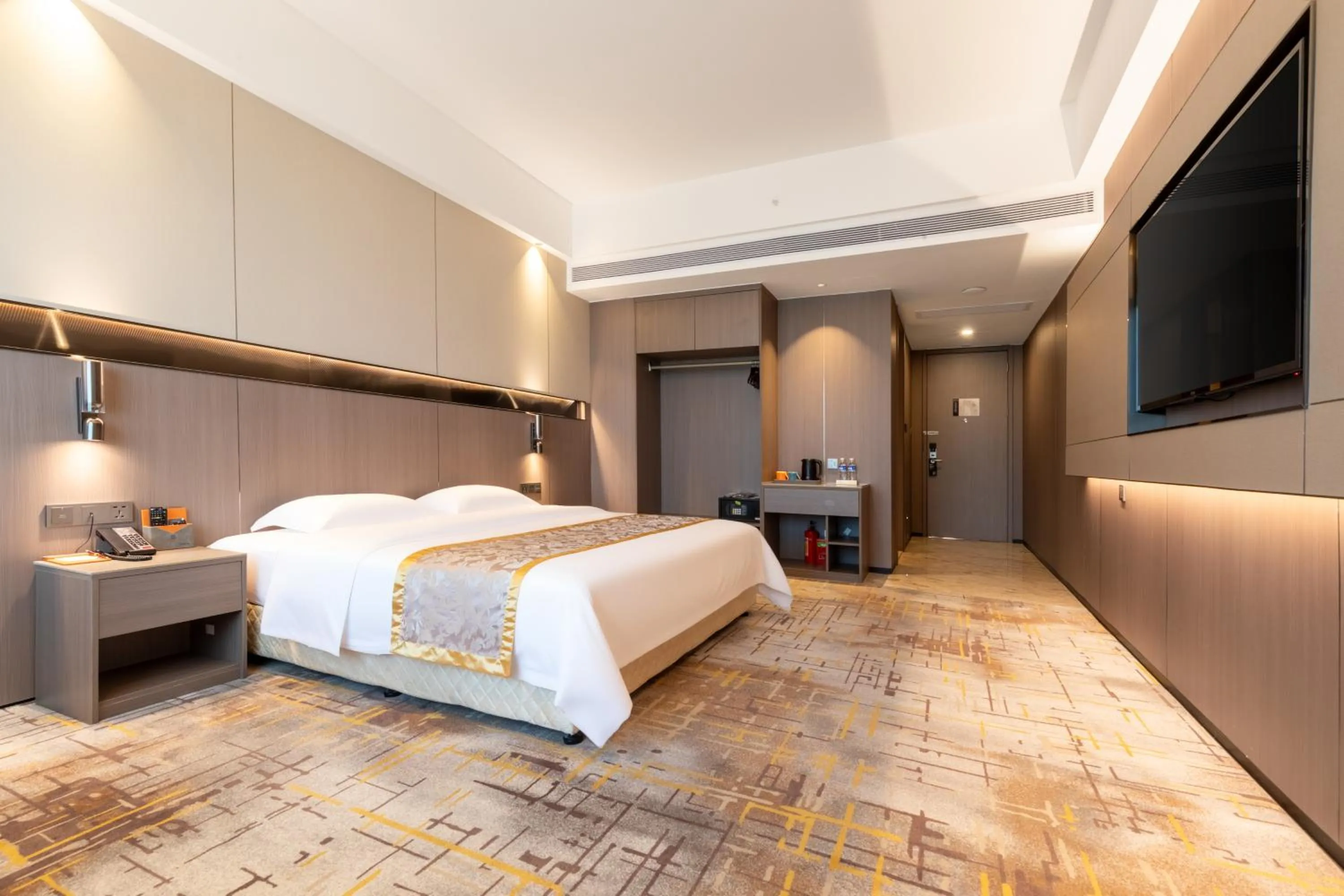 Bed in Elong Me Hotel