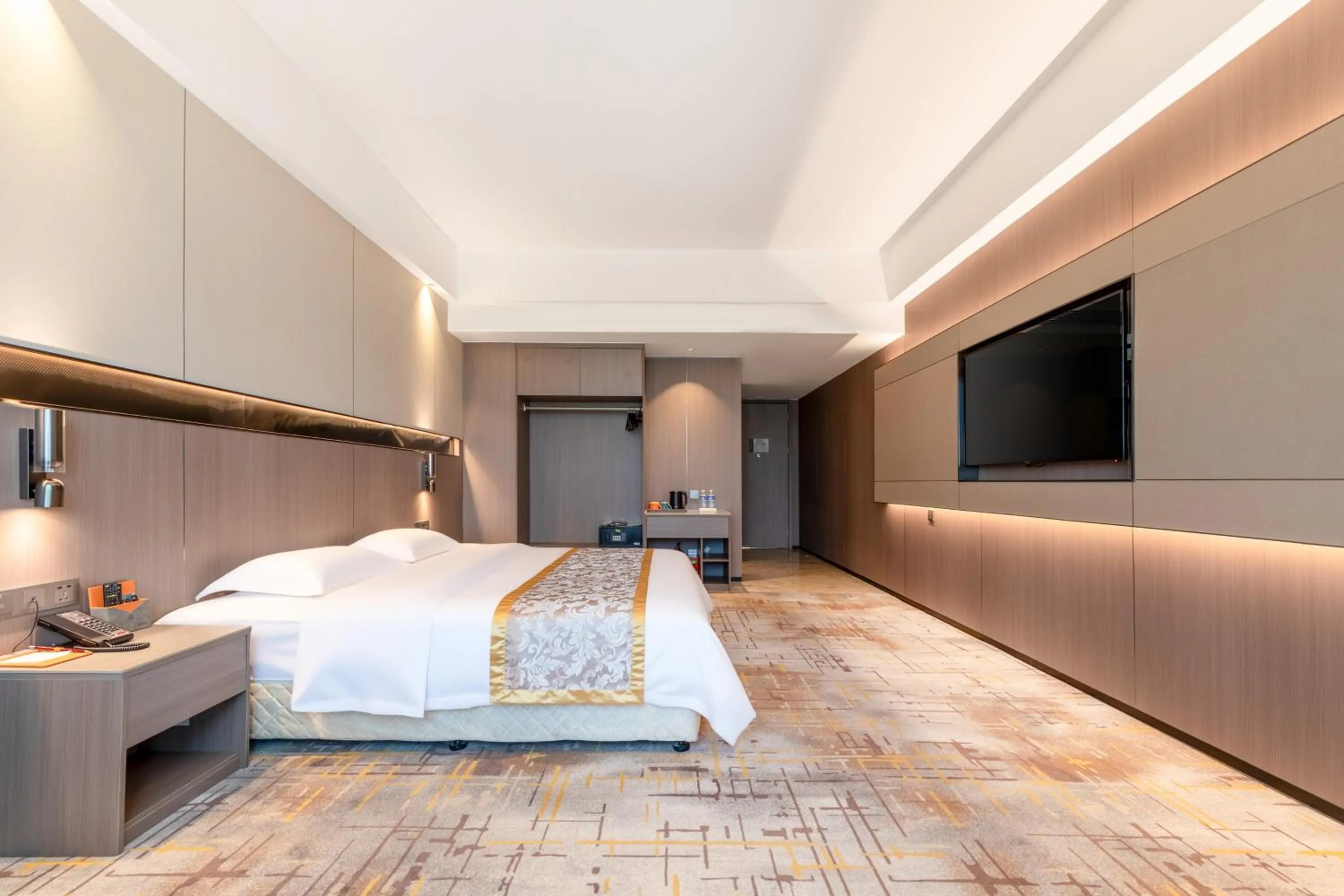 Bed in Elong Me Hotel