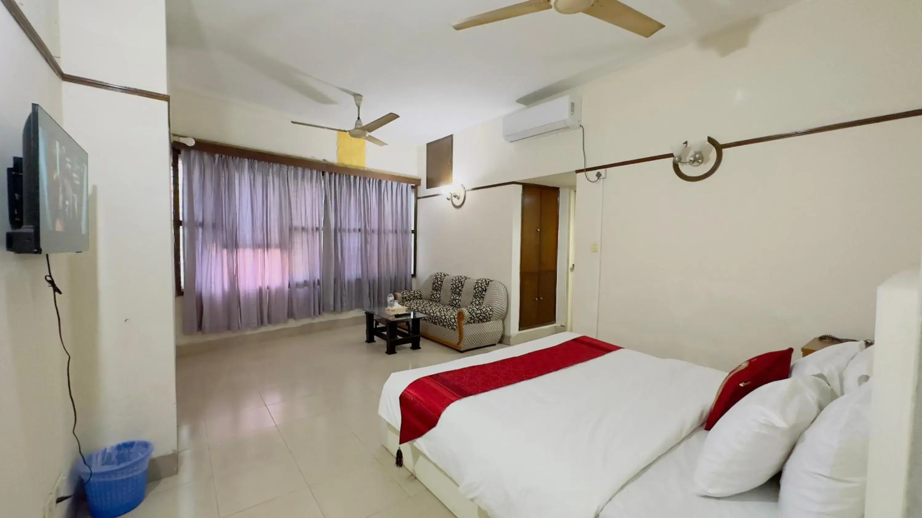 Superior Double Room in Hotel Dhaka City Inn Superior Double Room in Hotel Dhaka City Inn