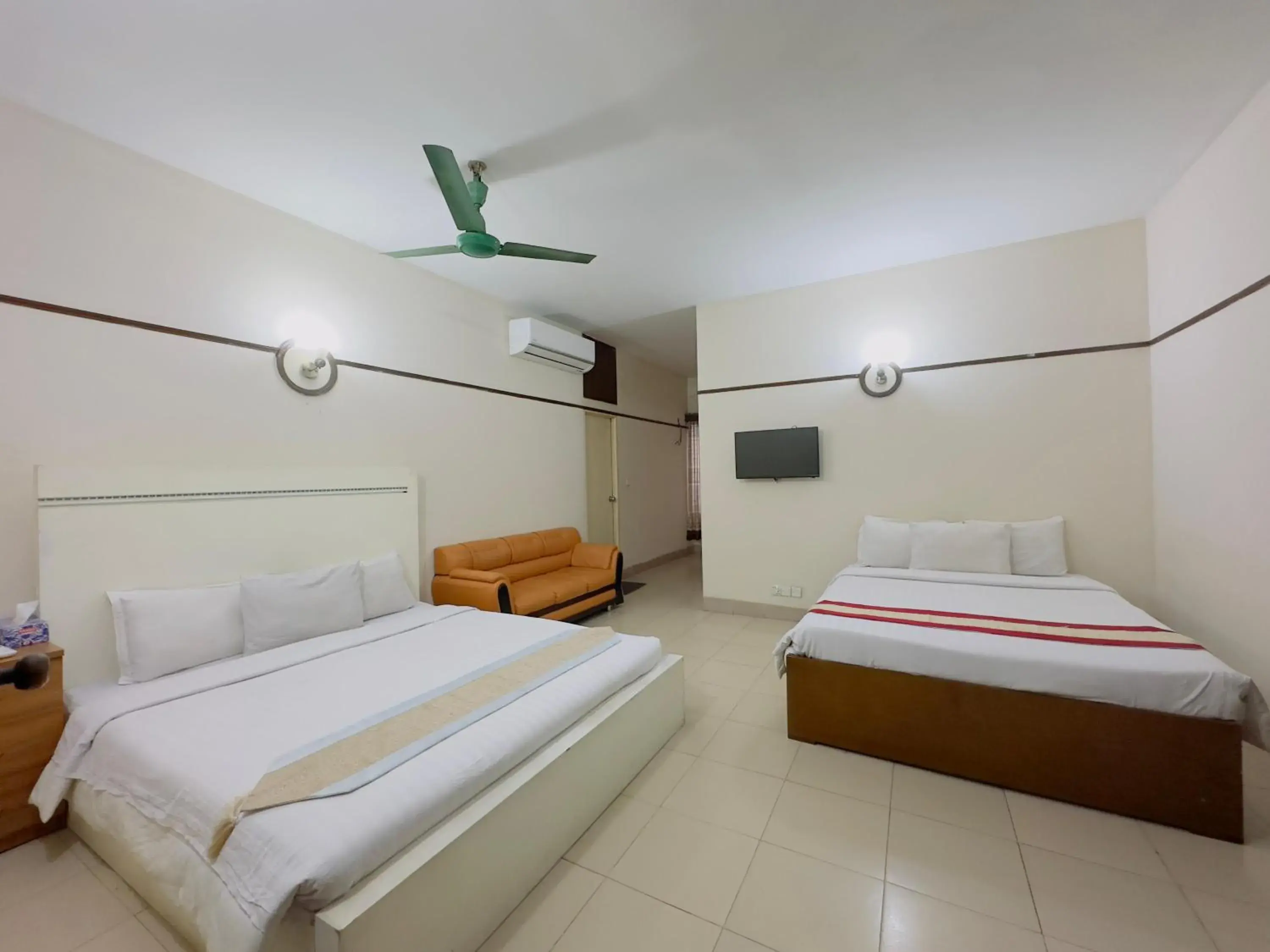 Deluxe Family Room in Hotel Dhaka City Inn Deluxe Family Room in Hotel Dhaka City Inn