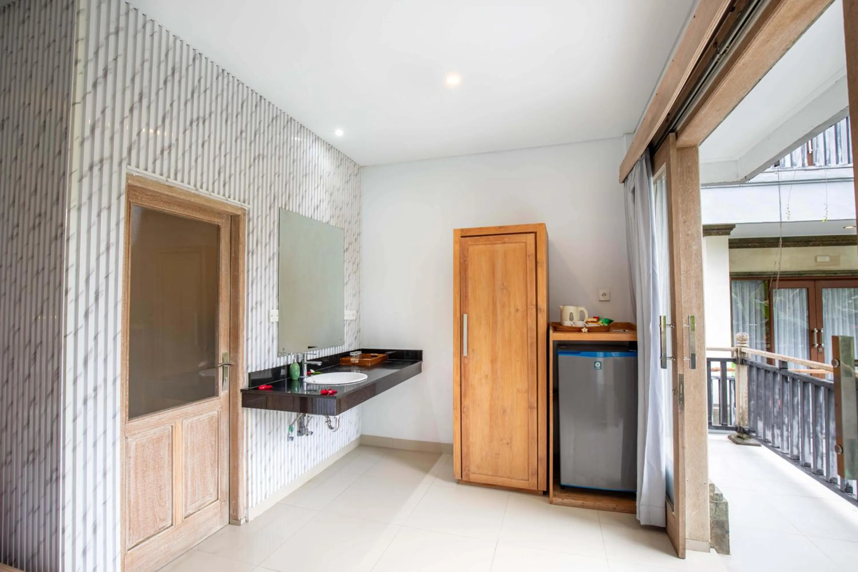 wardrobe in Amoya Inn