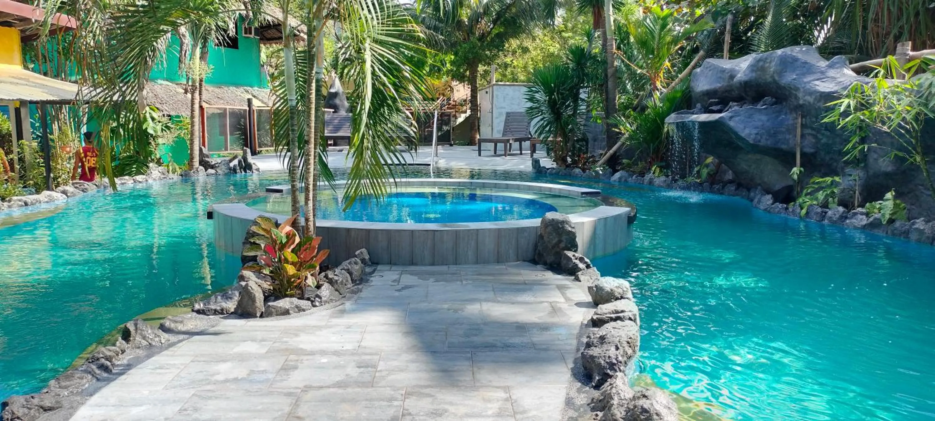 Swimming pool in Takatuka Beach Resort