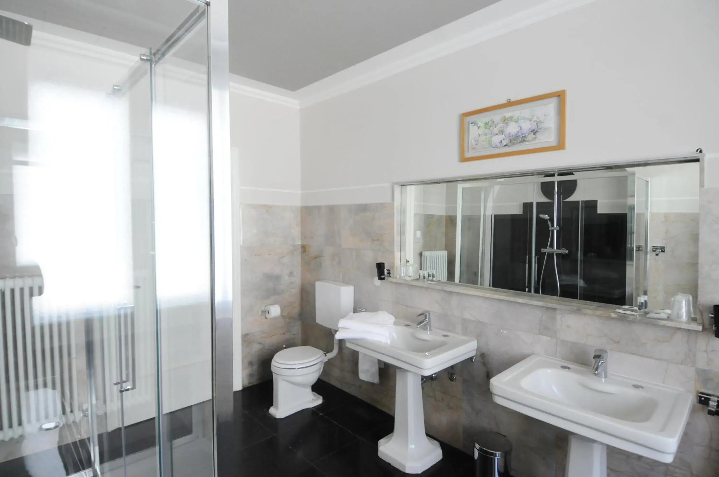 Quadruple Room with Private Bathroom in B&B Cangrande di Danese-Viviani Quadruple Room with Private Bathroom in B&B Cangrande di Danese-Viviani