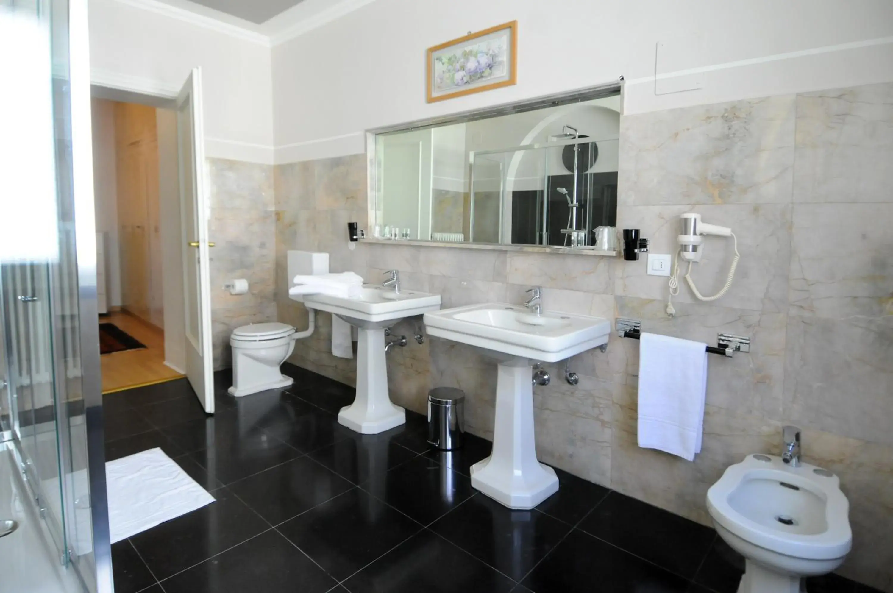 Quadruple Room with Private Bathroom in B&B Cangrande di Danese-Viviani Quadruple Room with Private Bathroom in B&B Cangrande di Danese-Viviani