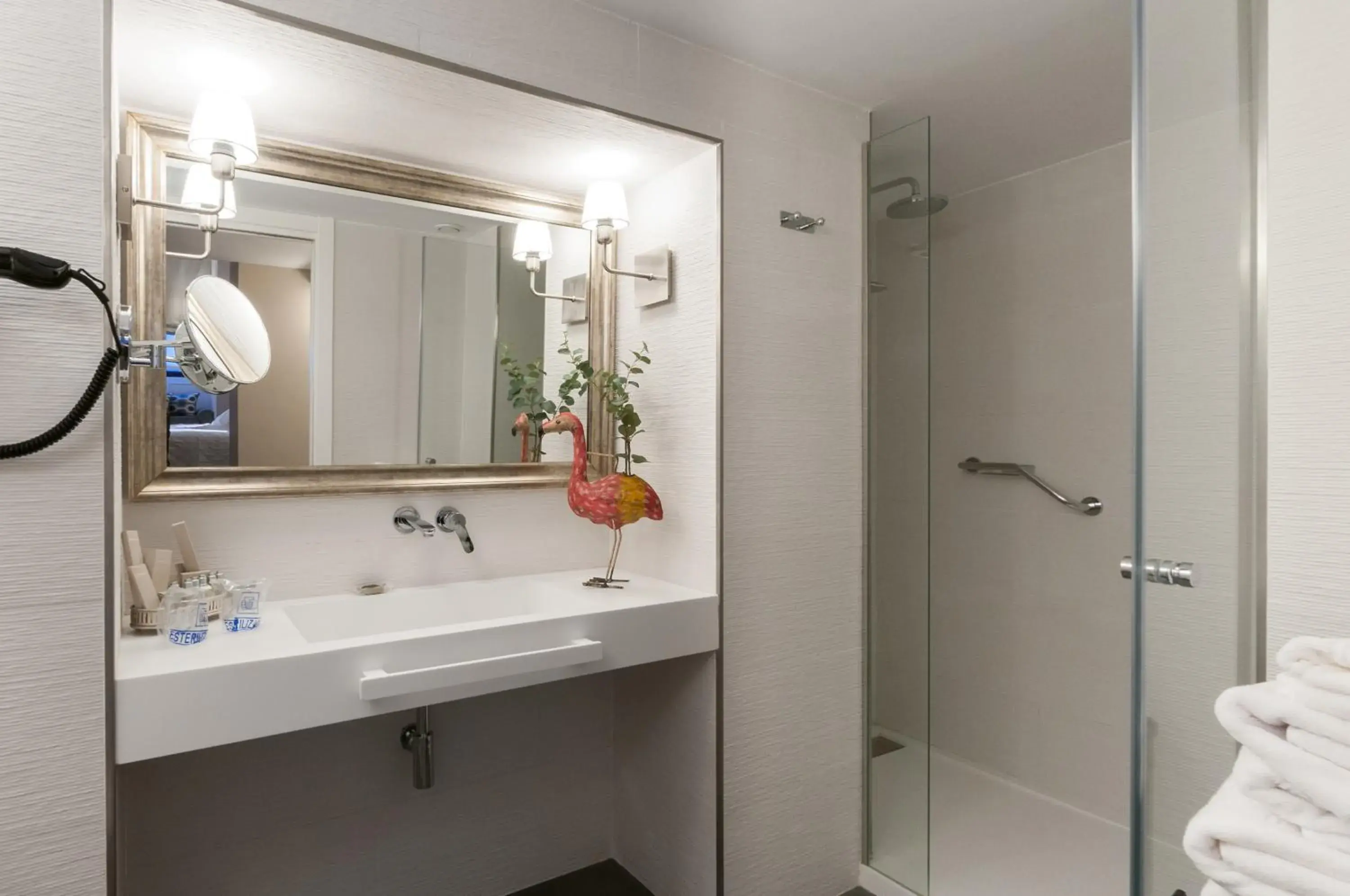 Shower in Suites Murillo Catedral Shower in Suites Murillo Catedral