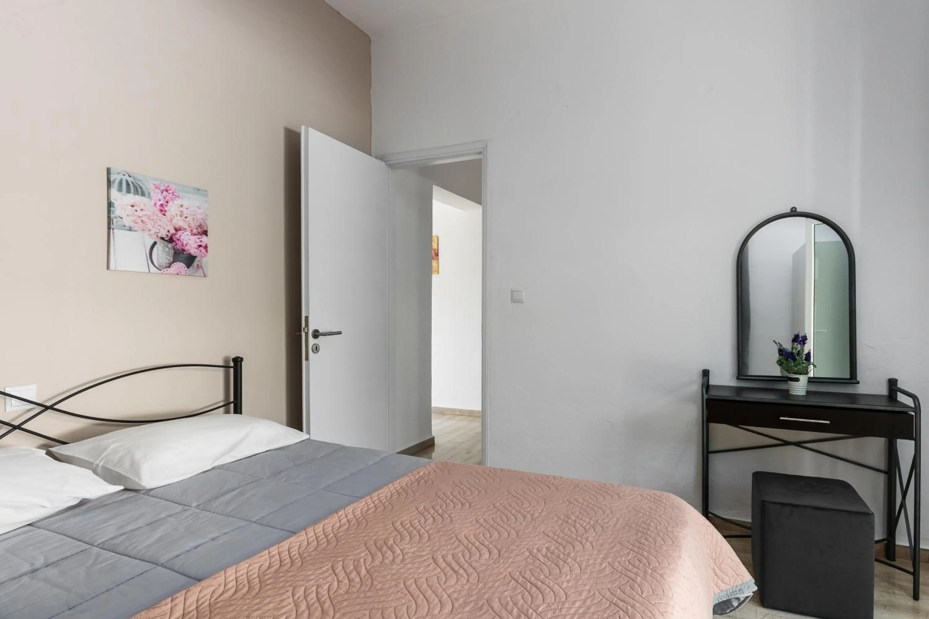 Bed in Katerina Horizon Apartments by Konnect - 1,8km from Ipsos beach