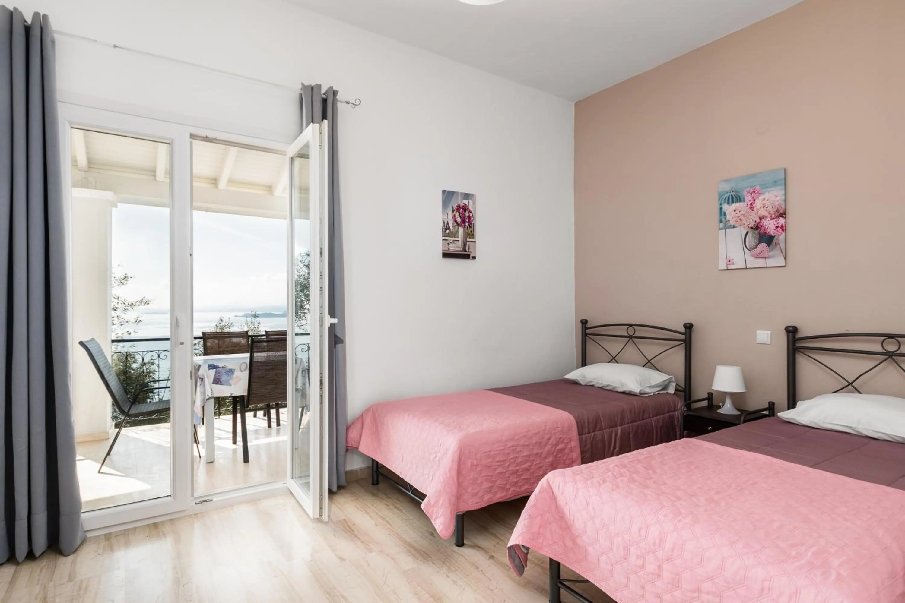 Bed in Katerina Horizon Apartments by Konnect - 1,8km from Ipsos beach