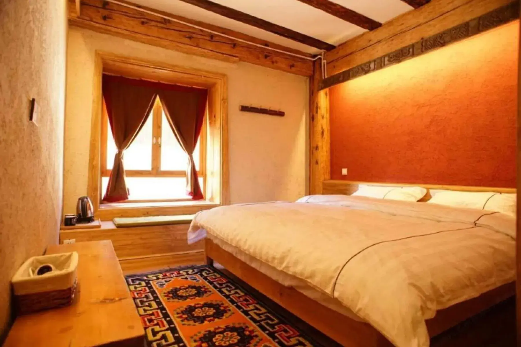 Tibetan Standard Queen Room in Courtyard Shangri-la 藏舍小院 Tibetan Standard Queen Room in Courtyard Shangri-la 藏舍小院
