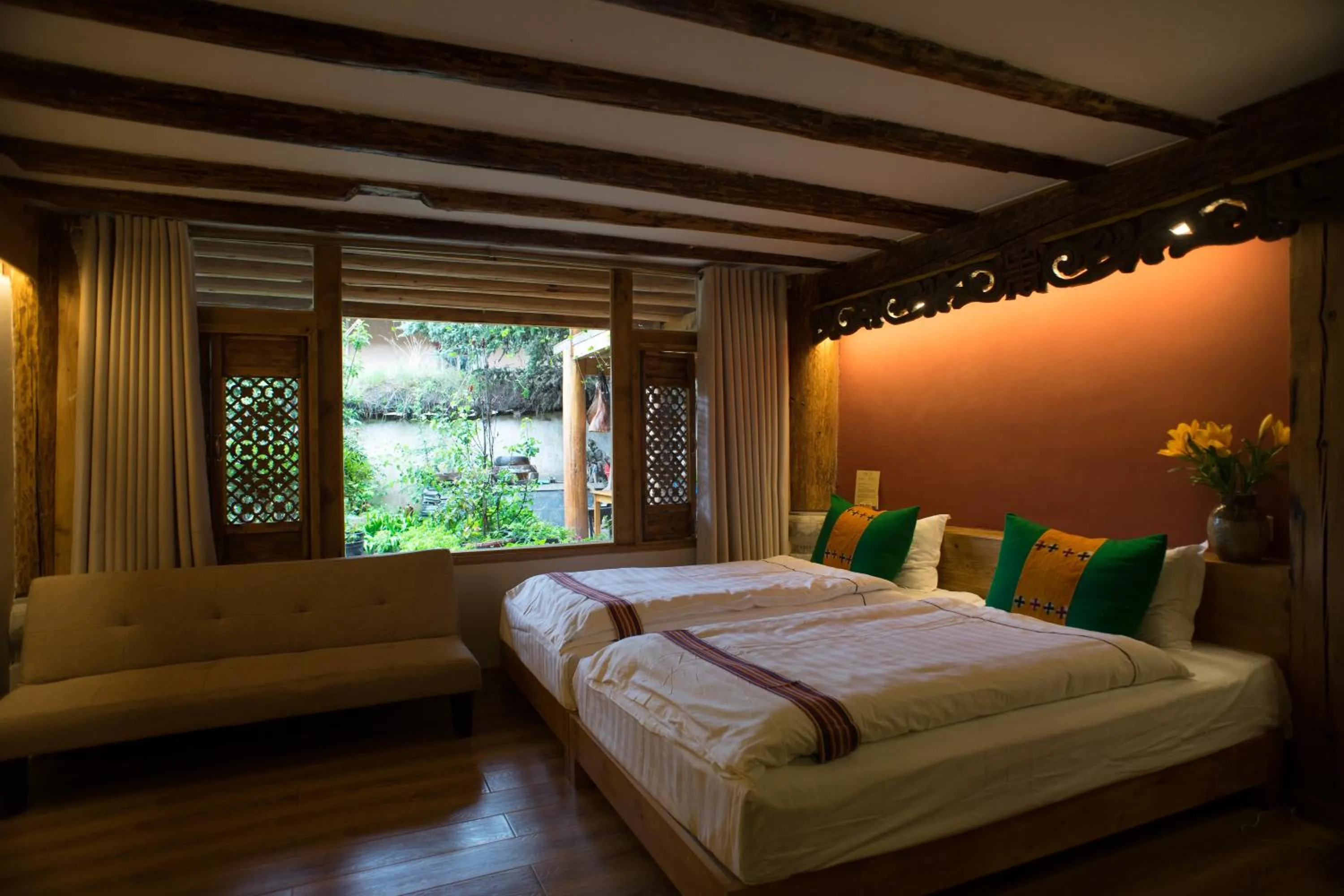 Deluxe Twin Room in Courtyard Shangri-la 藏舍小院