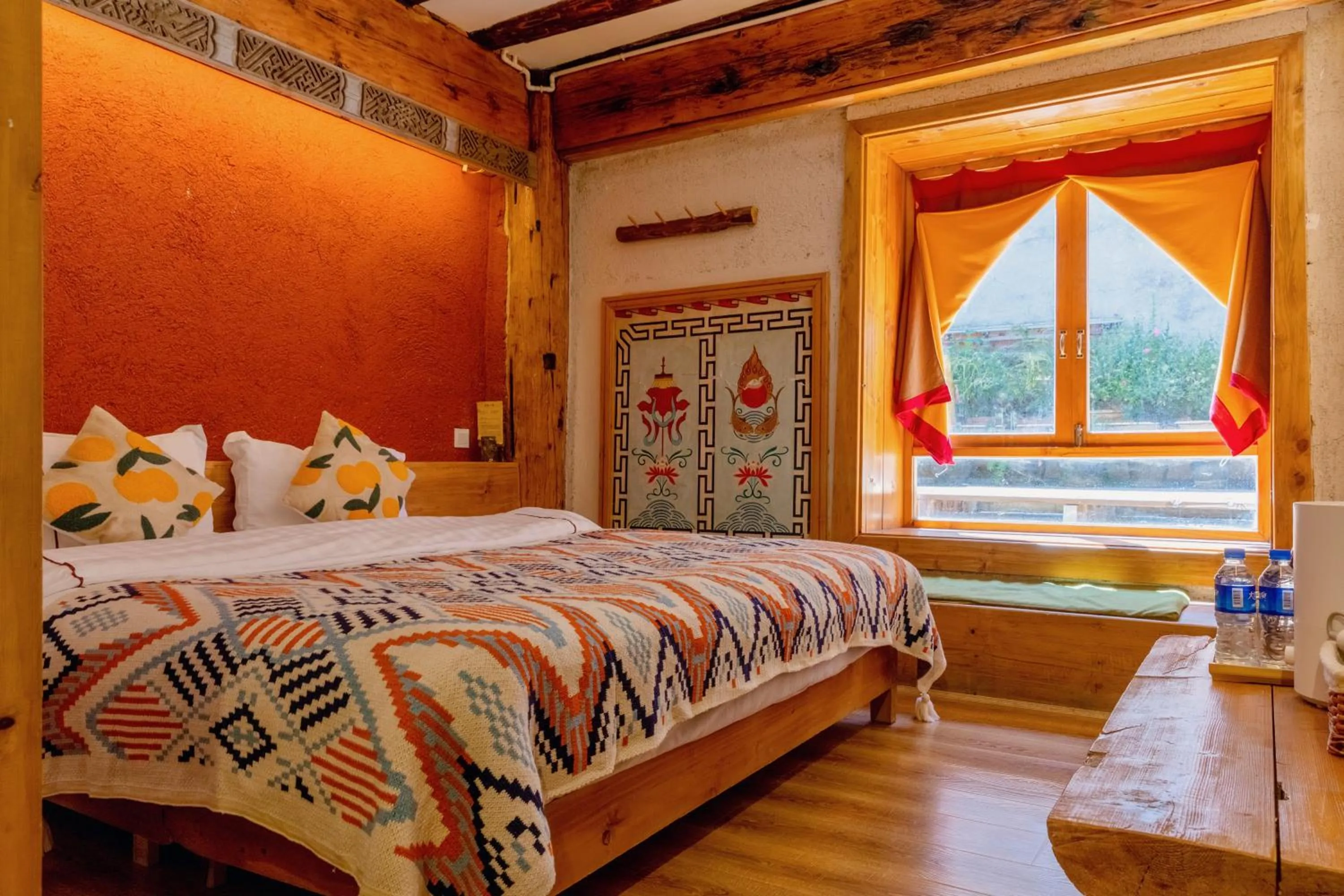 Tibetan Courtyard View King Room - single occupancy in Courtyard Shangri-la 藏舍小院