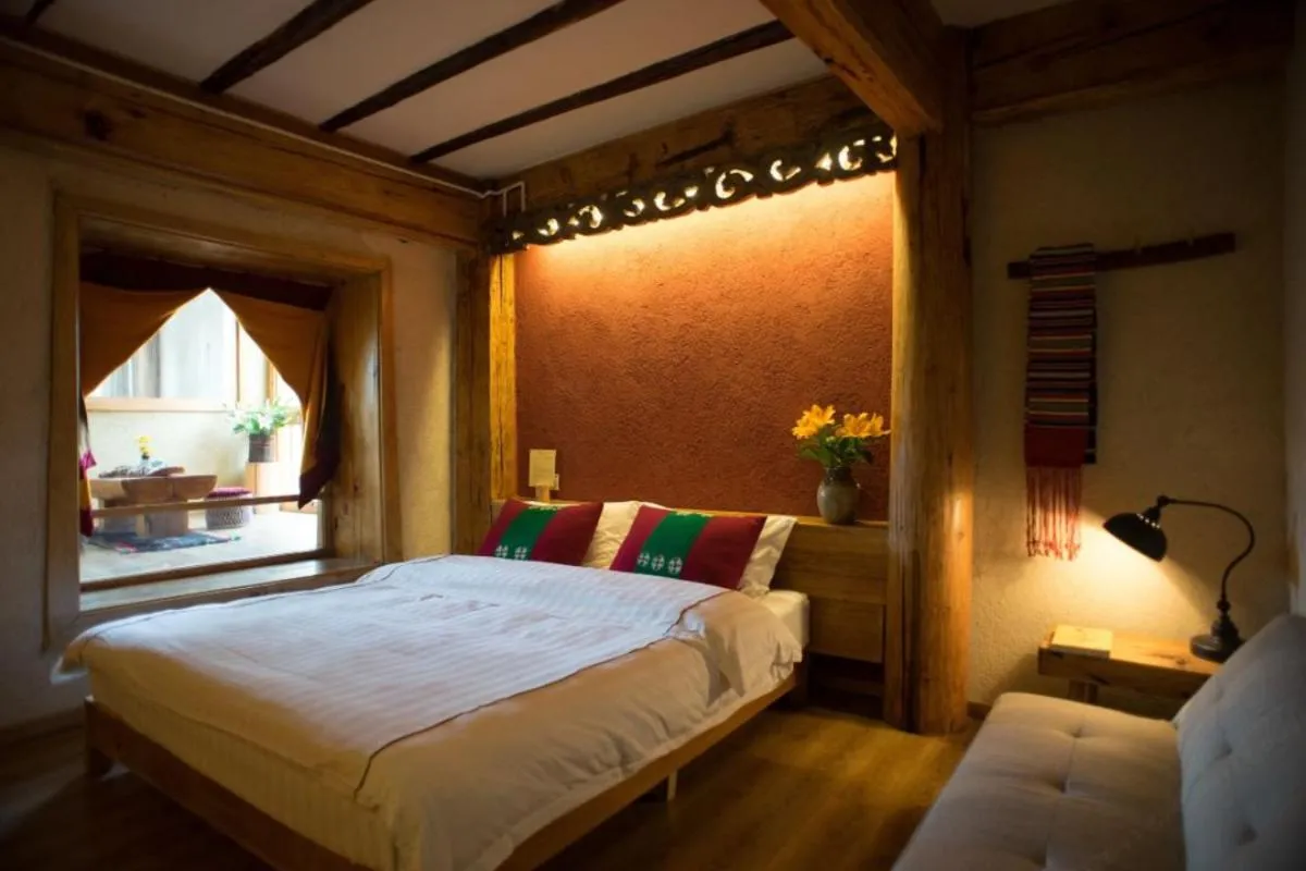 Tibetan Tatami Family Triple Room in Courtyard Shangri-la 藏舍小院