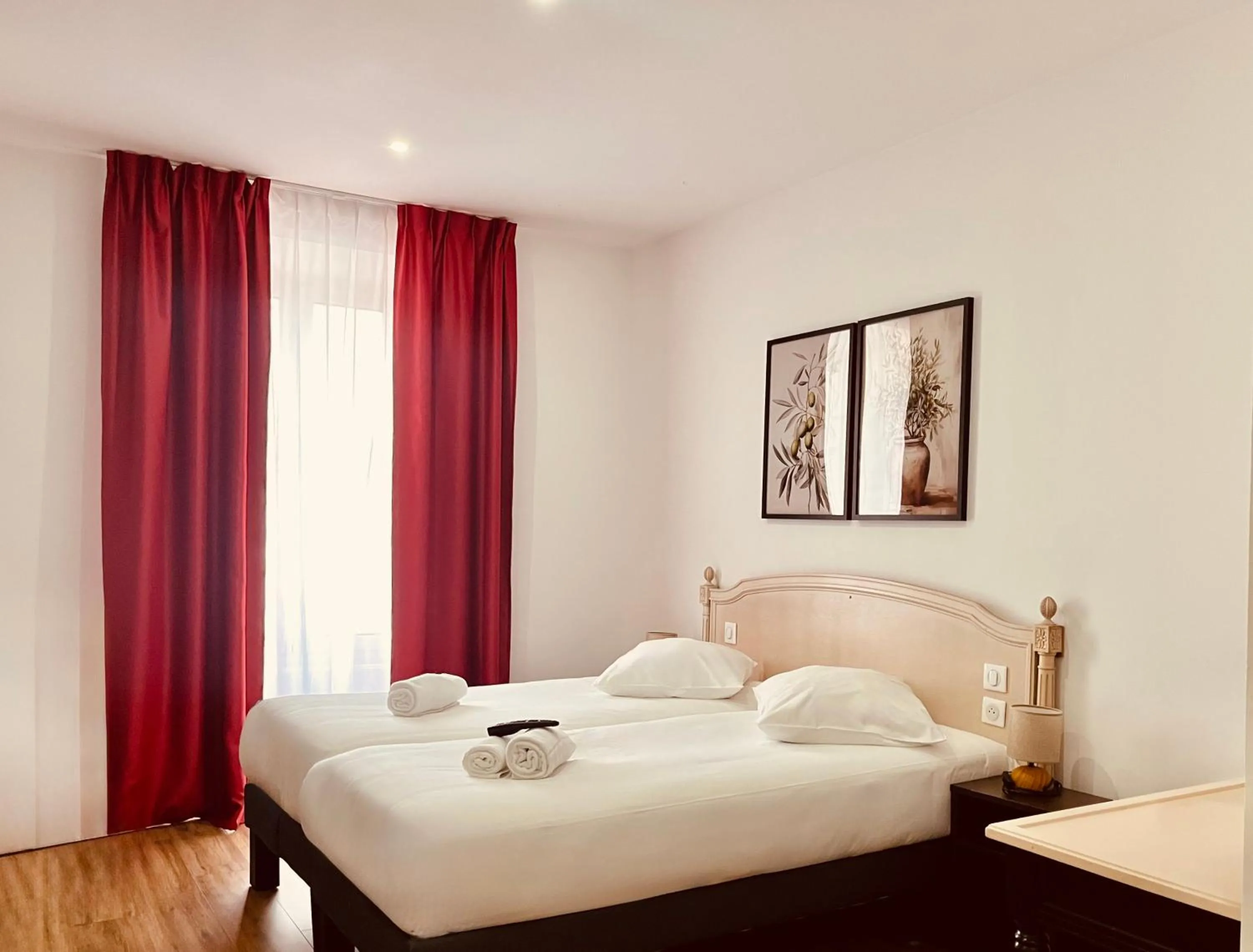 Twin Room in Hôtel de la paix