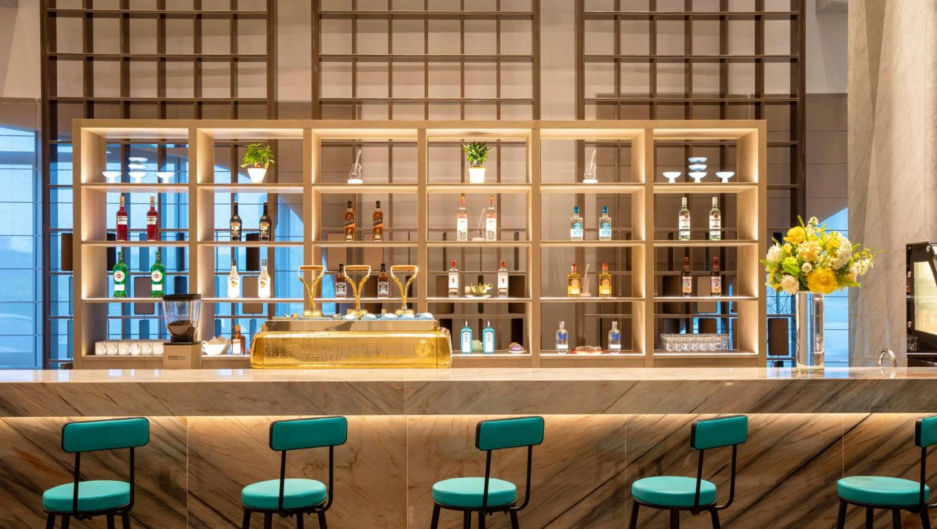 Lounge or bar in Crowne Plaza Putian by IHG