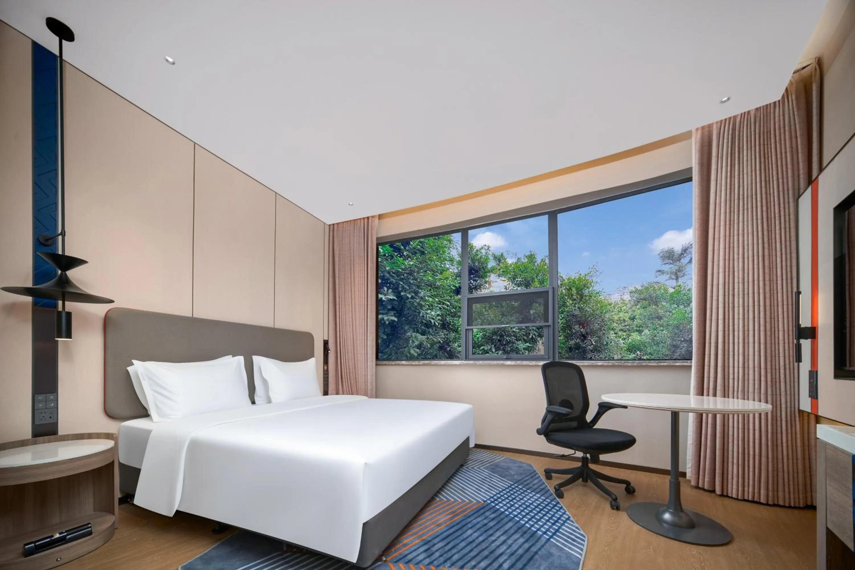 Photo of the whole room, Bed in Holiday Inn Express Yibin Xuzhou by IHG
