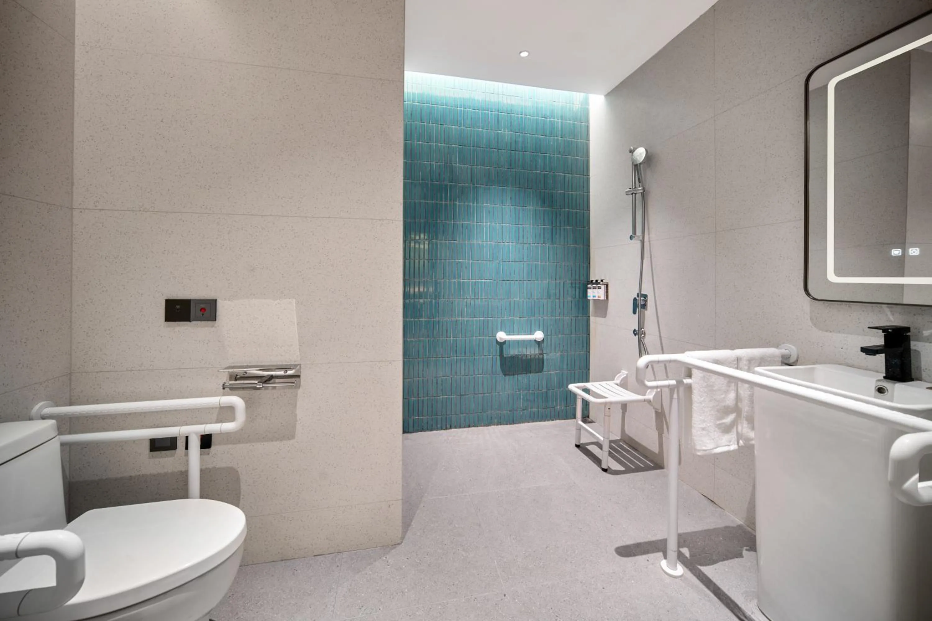Shower in Holiday Inn Express Yibin Xuzhou by IHG