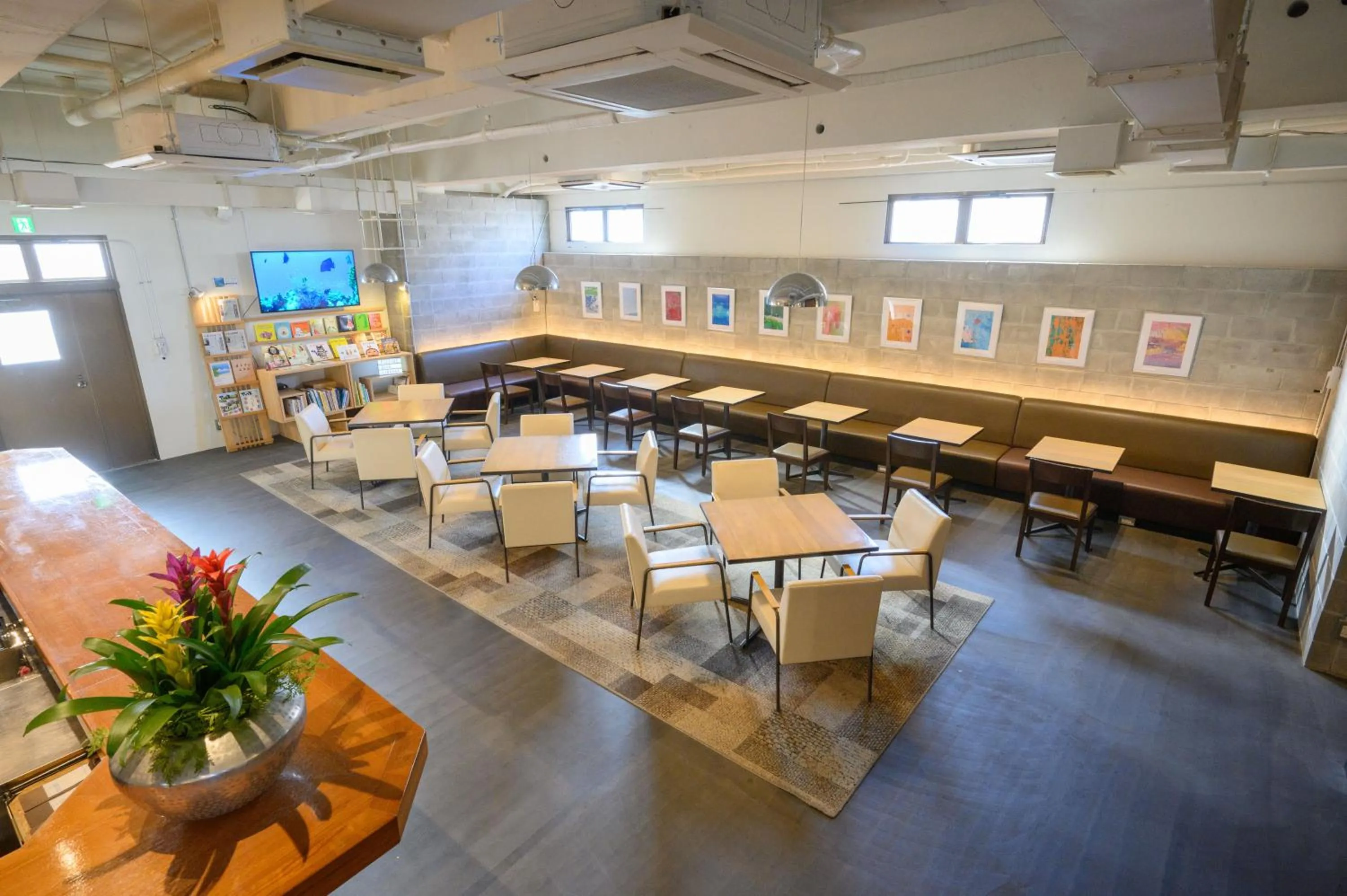 Communal lounge/ TV room in Hotel Emerald Isle Ishigakijima