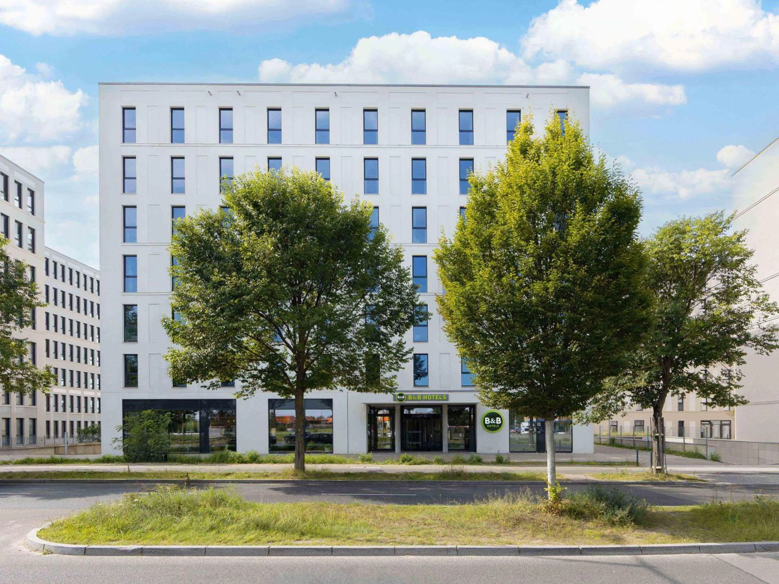 Property building in B&B HOTEL Berlin Airport-Nord