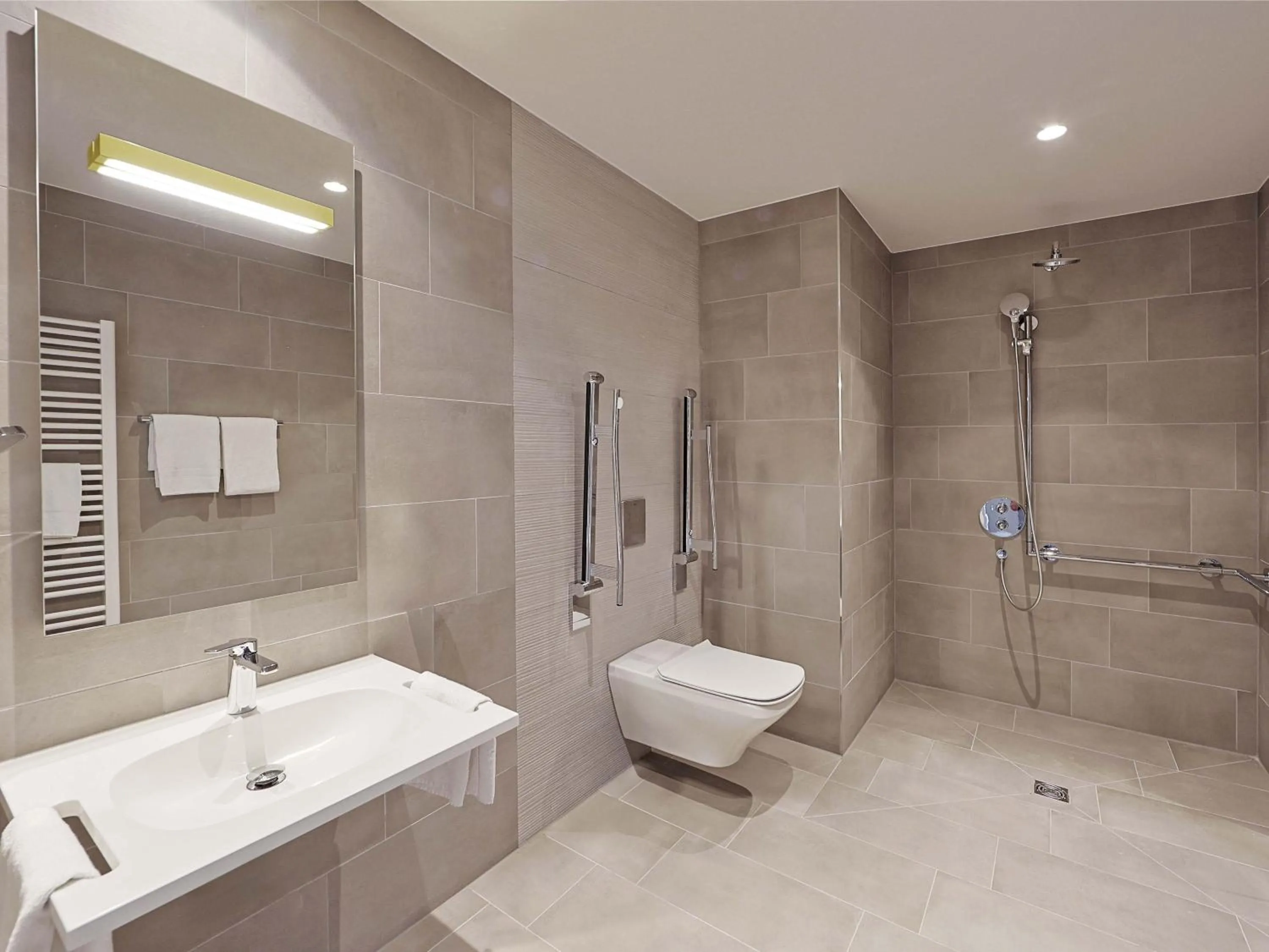 Shower in B&B HOTEL Berlin Airport-Nord